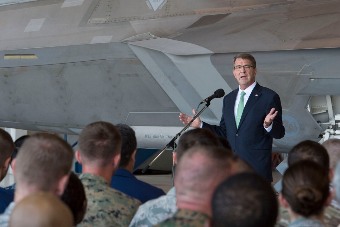 Defense Secretary Ash Carter speaks with service members on Joint Base Pearl Harbor-Hickam in Honolulu, Nov. 6, 2015. DoD photo by Air Force Senior Master Sgt. Adrian Cadiz