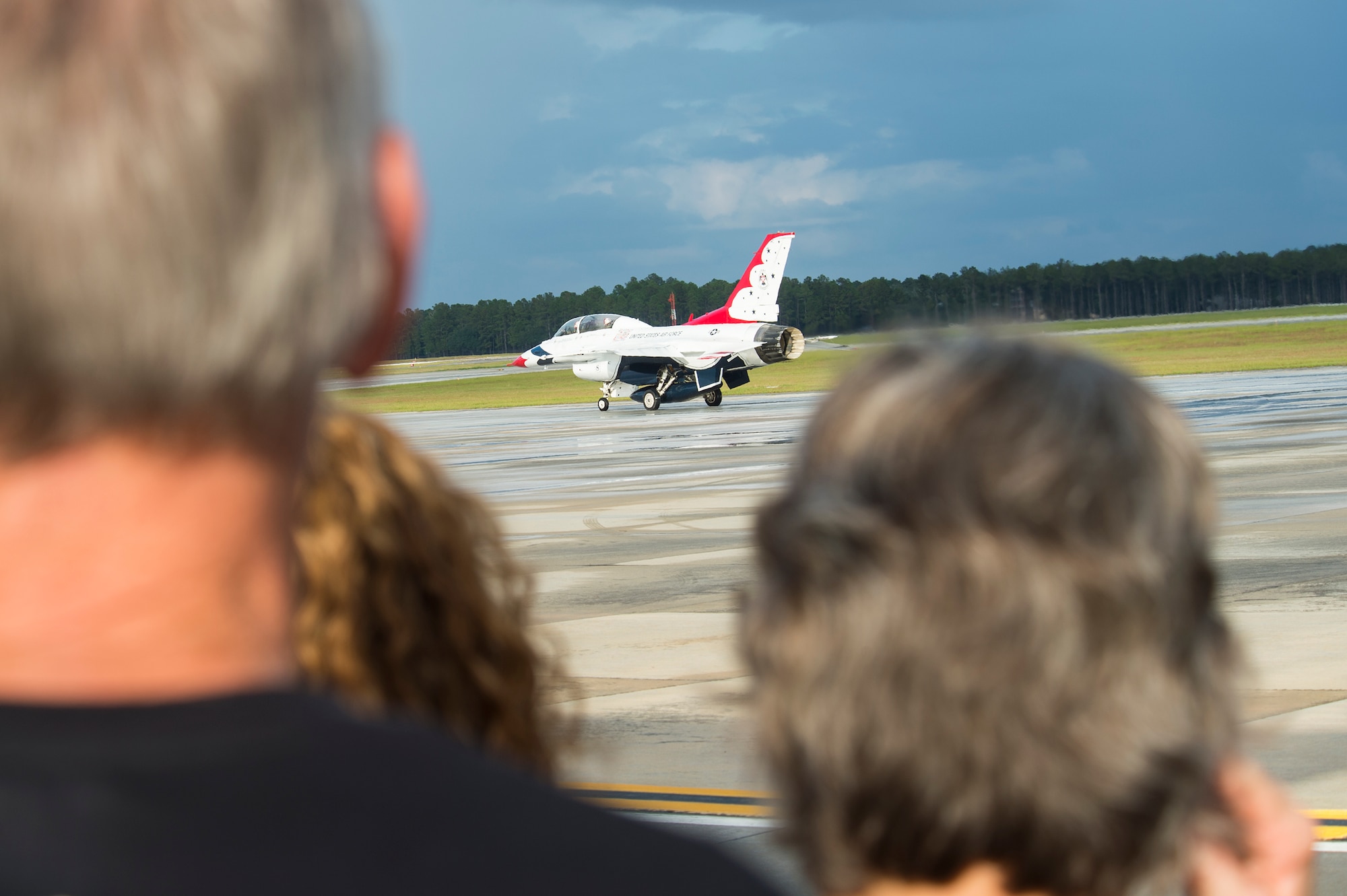 Lt. Chad Roe’s family observes as Roe taxis down the runway during his honorary flight in a U.S. Air Force Thunderbirds F-16D Fighting Falcon, Nov. 5, 2015, at Moody Air Force Base, Ga. Moody rewarded Roe with a once in a lifetime flight with the Thunderbirds for his selfless acts as a Valdosta firefighter. (U.S. Air Force photo by Senior Airman Ceaira Tinsley/Released)