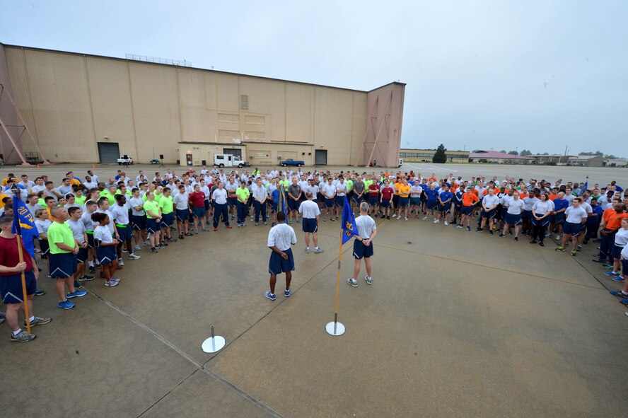U.S. Air Force Col. Stephen Jost, the commander of the 20th Fighter Wing, speaks to Airmen assigned to the 20th FW upon completion of the 20th FW Airman’s run at Shaw Air Force Base, S.C., Nov. 6, 2015. Jost emphasized the importance of each Airman’s role and how they fit into the 20th FW mission. (U.S. Air Force photo by Senior Airman Diana Cossaboom)