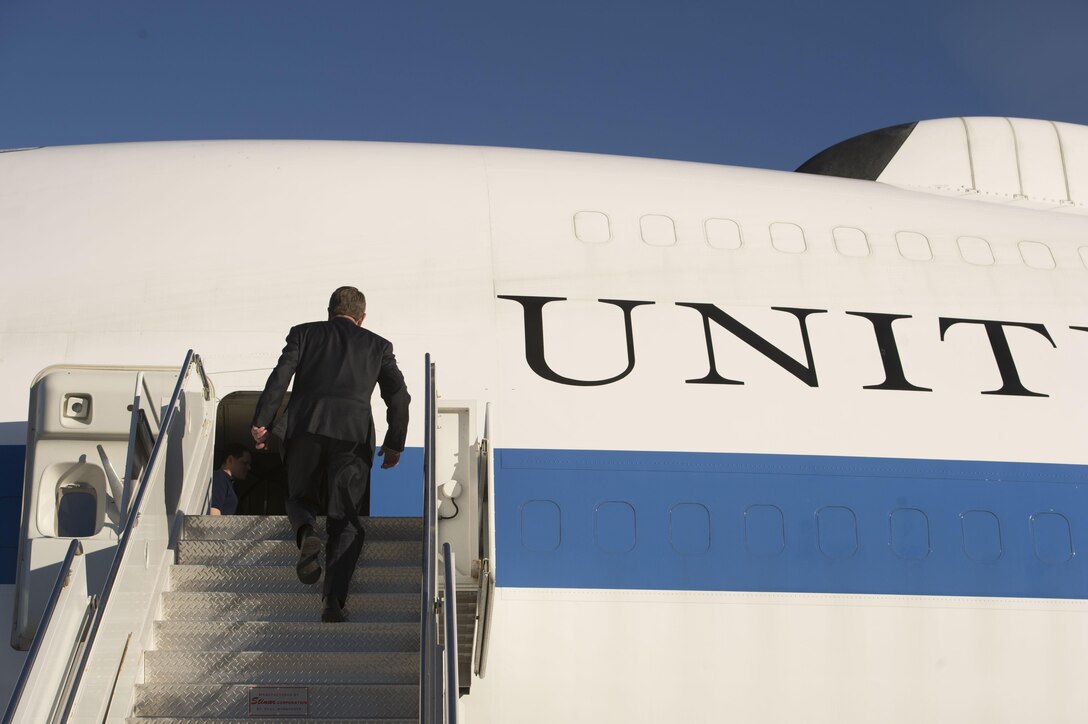 Defense Secretary Ash Carter boards an aircraft to depart after delivering keynote remarks at the Reagan National Defense Forum in Simi Valley, Calif., Nov. 7, 2015. DoD photo by Air Force Senior Master Sgt. Adrian Cadiz