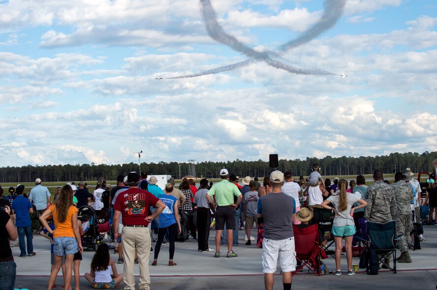 Spectators watch the U.S. Air Force Thunderbirds perform an aerial demonstration during Thunder Over South Georgia Open House Nov. 7, 2015, at Moody Air Force Base, Ga. The Thunderbirds’ showcased their capabilities in front of a crowd of approximately 50,000 spectators. (U.S. Air Force photo by Staff Sgt. Eric Summers Jr./Released)