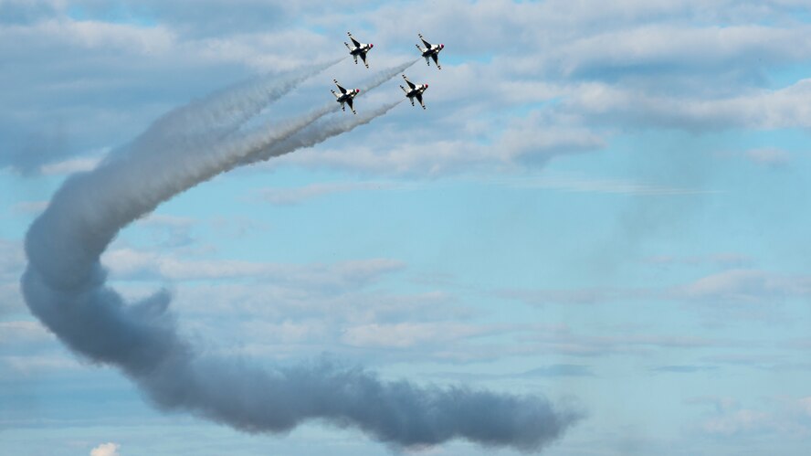 Members of the U.S. Air Force Thunderbirds perform an aerial demonstration during Thunder Over South Georgia Open House Nov. 7, 2015, at Moody Air Force Base, Ga. The Thunderbirds’ showcased their capabilities in front of a crowd of approximately 50,000 spectators. (U.S. Air Force photo by Staff Sgt. Eric Summers Jr./Released)