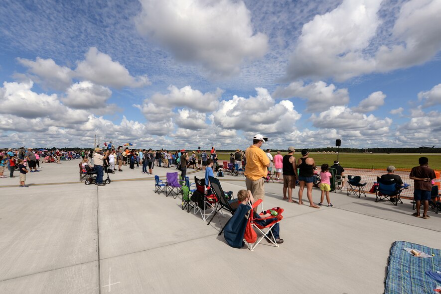 Crowds gather and watch as an HH-60G Pave Hawk demonstrate combat search and rescue capabilities during Thunder Over South Georgia, Nov. 7, 2015, at Moody Air Force Base, Ga. The HH-60 Pave Hawk helicopter’s primary mission is to conduct personnel recovery operations into hostile environments during war. (U.S. Air Force photo by Airman 1st Class Janiqua P. Robinson/Released)