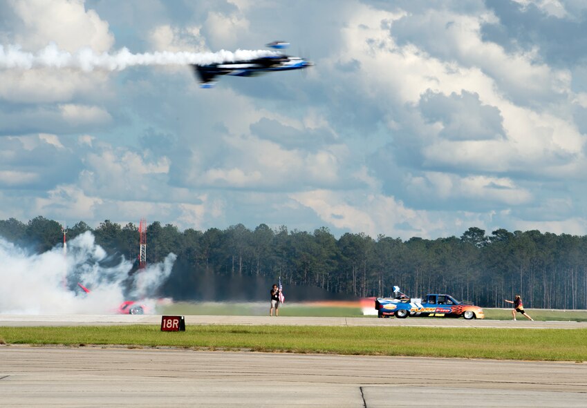 An MXS aircraft races the Flash Fire Jet Truck during Thunder Over South Georgia, Nov. 7, 2015 at Moody Air Force Base, Ga. The jet truck can reach speeds of up to 375 miles per hour. (U.S. Air Force photo/Tech. Sgt. Zachary Wolf)
