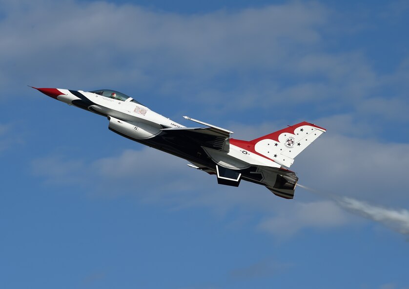 A U.S. Air Force Thunderbird F-16C Fighting Falcon flies during Thunder Over South Georgia, Nov. 7, 2015 at Moody Air Force Base, Ga. The open house featured different aerial acts and more than 50,000 people attended. (U.S. Air Force photo/Tech. Sgt. Zachary Wolf)