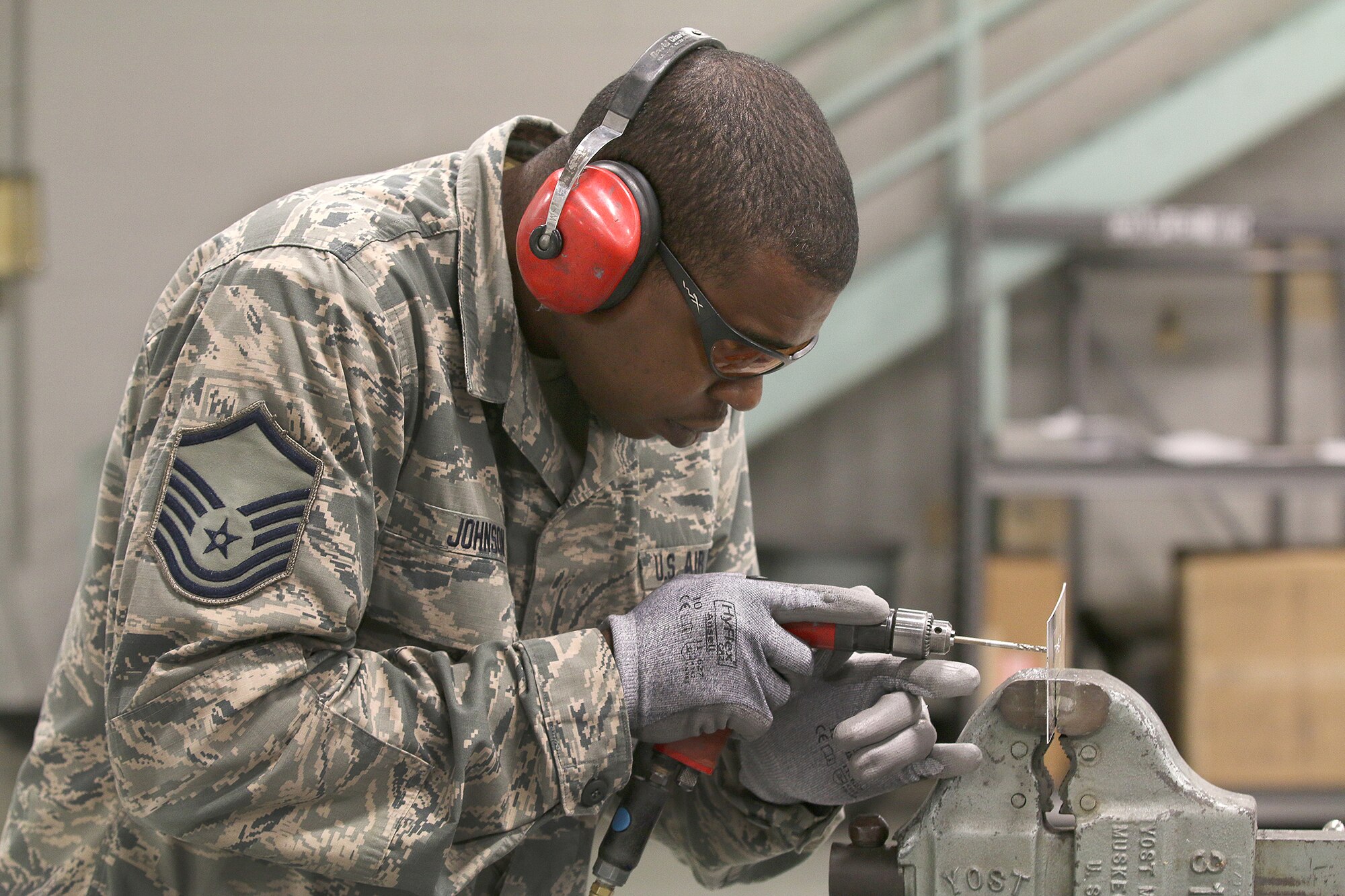 WRIGHT-PATTERSON AIR FORCE BASE, Ohio – Master Sgt. Quinton Johnson, 445th Maintenance Squadron aircraft structural maintenance supervisor, drills metal for aircraft repair. The fabrication shop works with various materials such as sheet metal, paint, tubing, cables and other materials used for repairs on the C-17 Globemaster III.  (U.S. Air Force photo/Tech. Sgt. Patrick O’Reilly)