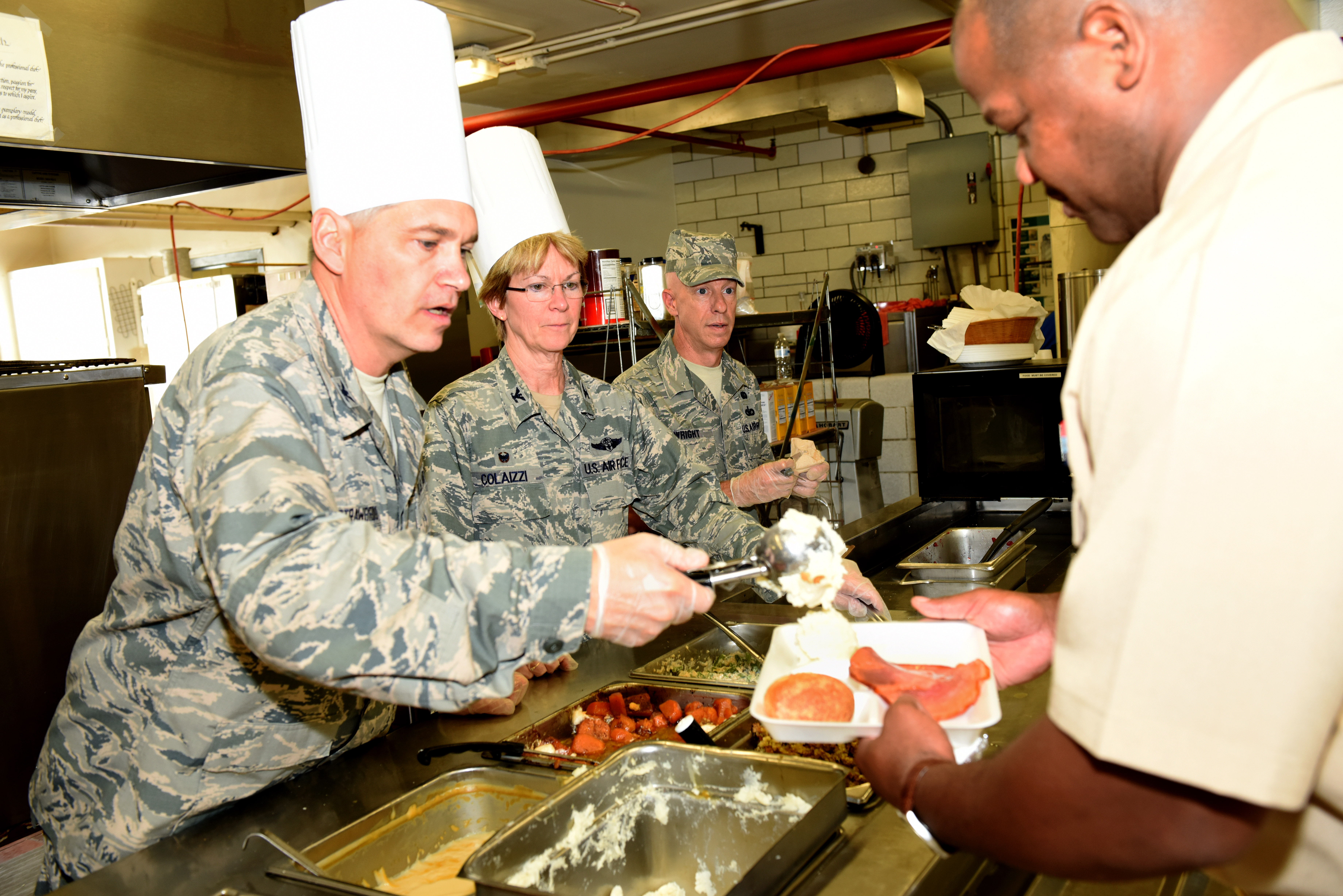 Commanders serve Thanksgiving meal > Pittsburgh Air Reserve Station
