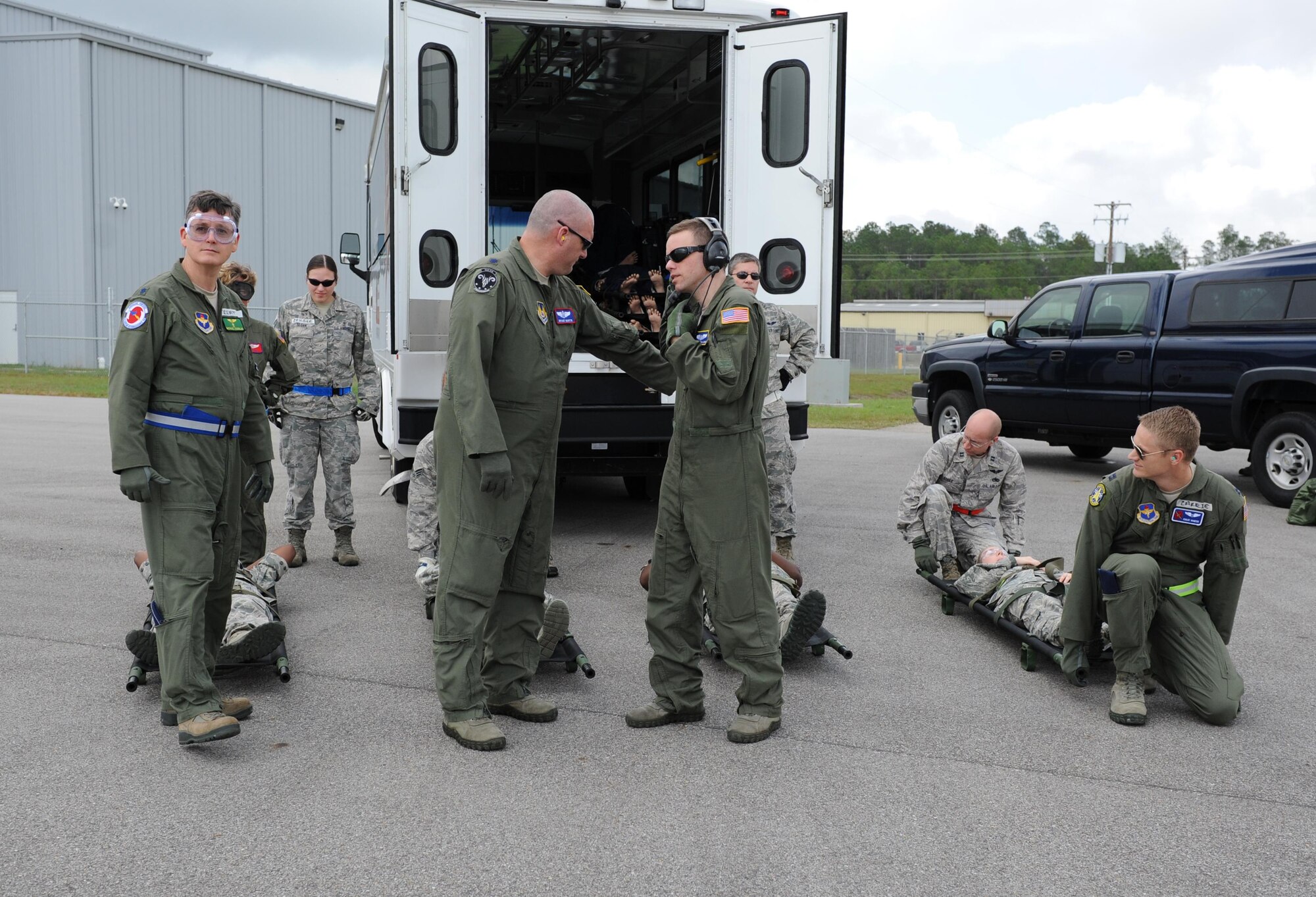 Members of the 81st Aerospace Medicine Squadron, Keesler Air Force Base, Miss., assist National Guard members during the National Guard’s annual Southern Strike training at Stennis International Airport Nov. 5, 2015, Miss. Members of the 81st Medical Group assisted with aircraft engine running on- and off-loading. The two-week joint international combat exercise was hosted by the Mississippi National Guard and included service members from both active and reserve components in every branch of the U.S. military service. (U.S. Air Force photo by Kemberly Groue)