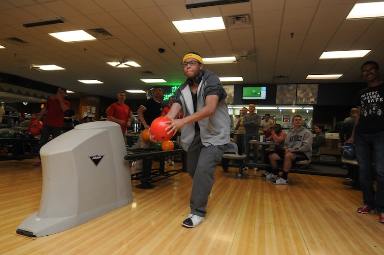 Airman 1st Class Robert Jones, 2nd Space Operations Squadron, eyes his target at a bowling tournament and pizza party sponsored by 50th Space Wing first sergeants Friday, Nov. 6, 2015, at the Peterson Air Force Base Bowling Alley. The event was intended to build morale and give Airmen a chance to build relationships with their commanders. (U.S. Air Force photo/2nd Lt. Darren Domingo)