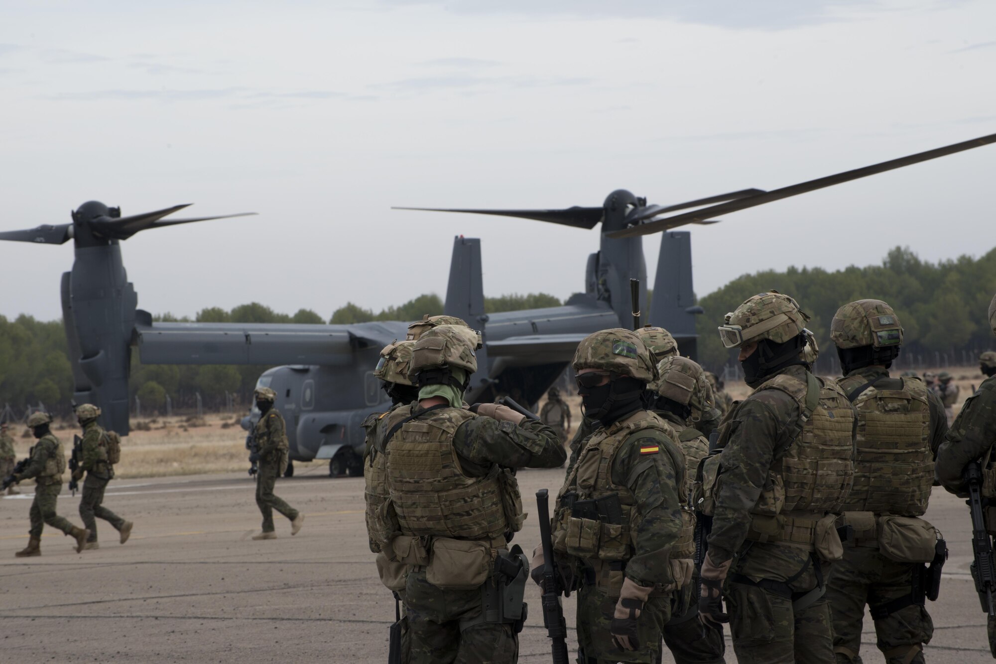 Air commandos prepare to board a CV-22 Osprey from the 352d Special Operations Wing in Almagro, Spain, Oct 24, 2015. The event was held as a part of TRIDENT JUNCTURE where partner nations trained air and ground forces on personnel rapid on and off-loading techniques. U.S. Air Force photo by 1st Lt. Chris Sullivan/Released)