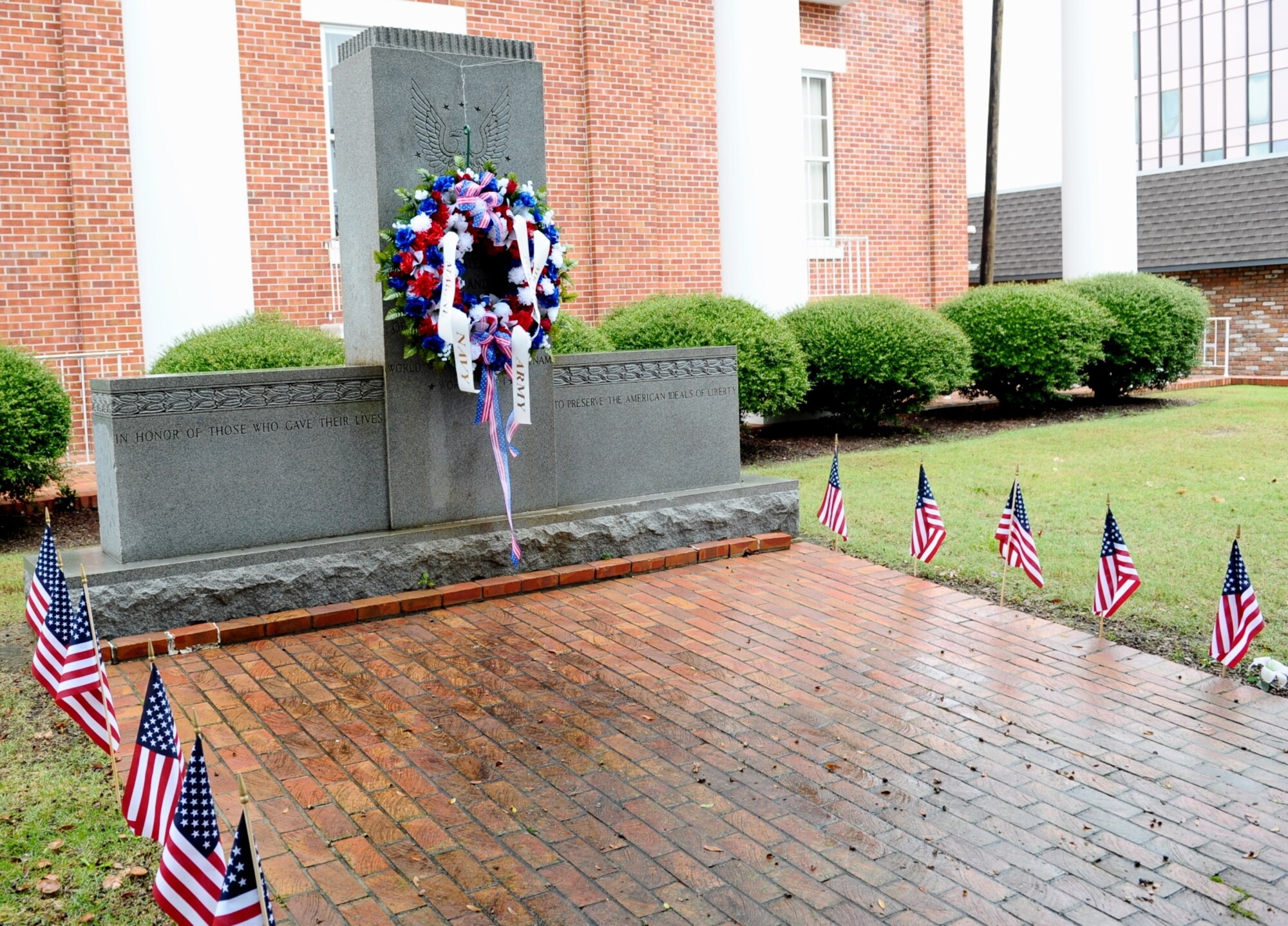 The Lowndes County Courthouse Veterans Memorial holds a wreath during the Columbus, Mississippi, Veterans Day Ceremony Nov. 7 at the Lowndes County Courthouse. The wreath symbolizes the veterans who have served or currently are serving in today’s armed forces and represents that no veteran should be forgotten. (U.S. Air Force photo/Senior Airman Kaleb Snay)