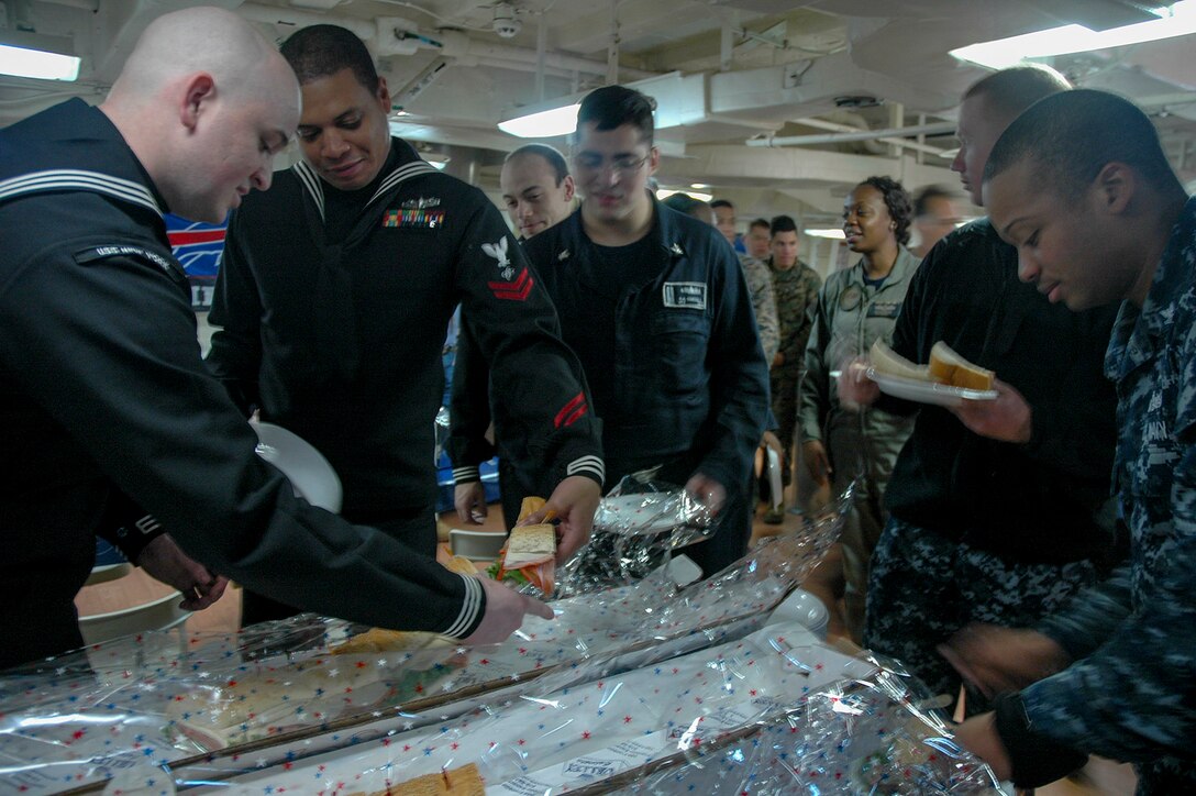 Sailors grab hoagies provided by the Navy League NYC during a Veterans Day event in New York City, Nov. 10, 2015. U.S. Navy photo by Petty Officer 3rd Class Carla Giglio
