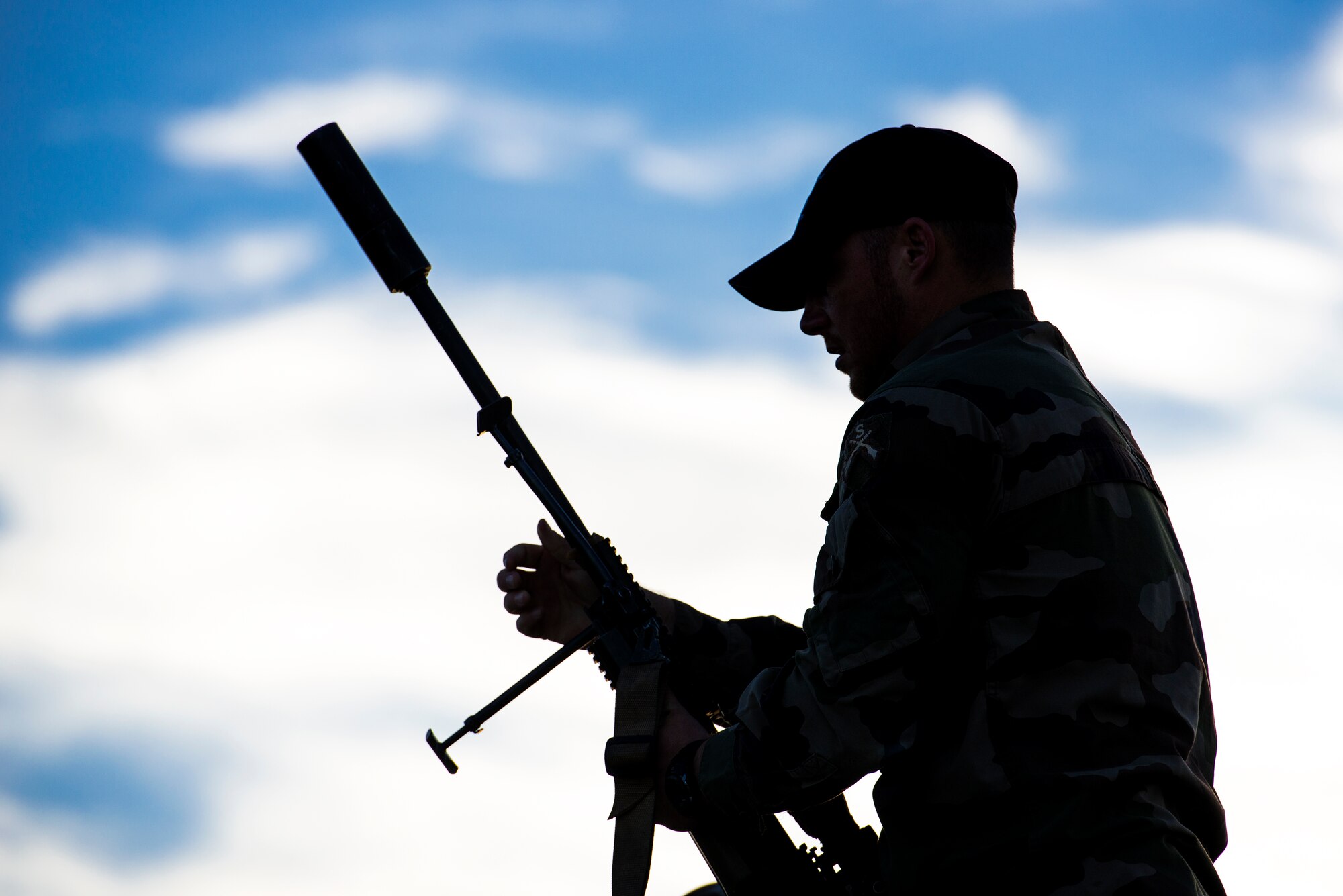 A member of the French air force sets up a sniper rifle during exercise GLOBAL EAGLE, Oct. 30, 2015, at Avon Park Air Force Range, Fla. Two sniper teams from each of the three participating nations participated in a sharpshooting competition. (U.S. Air Force photo by Senior Airman Ryan Callaghan/Released)
