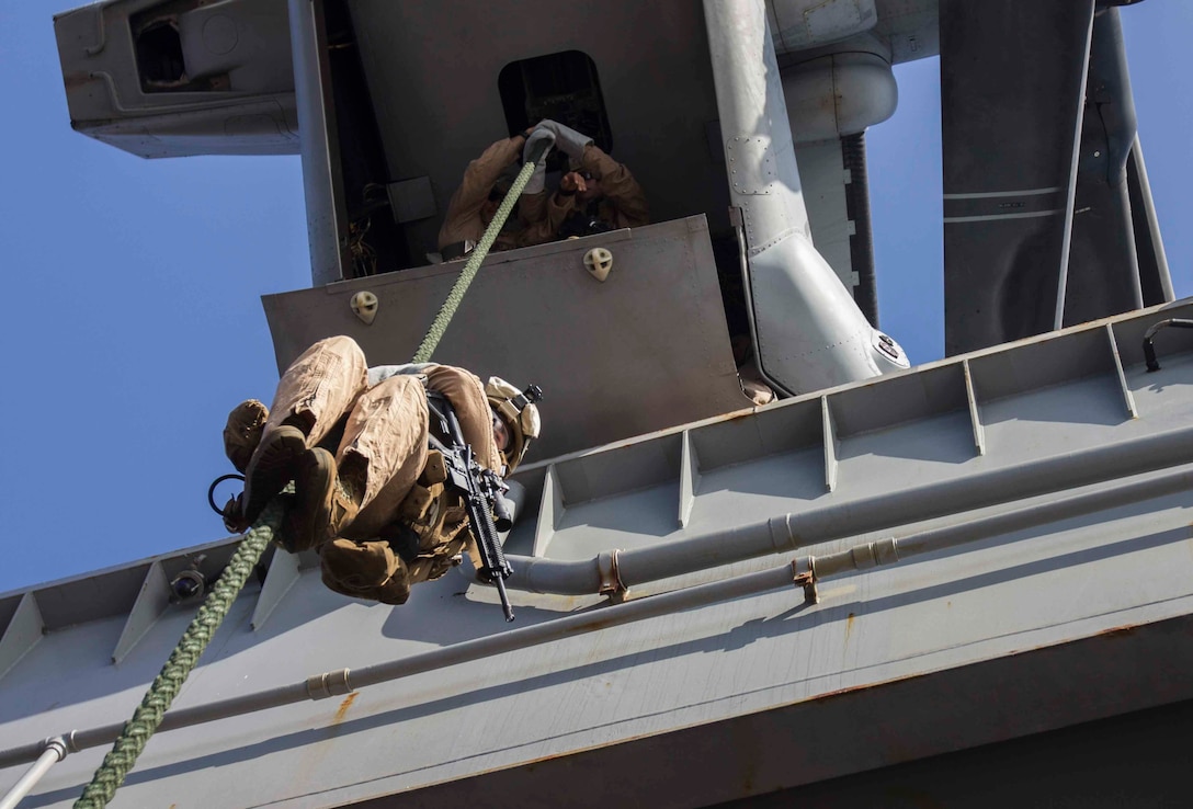 U.S. Marines conduct static fast-rope training aboard the amphibious assault ship USS Kearsarge in the northern Red Sea, Nov. 3, 2015. U.S. Marine Corps photo by Cpl. Jalen D. Phillips