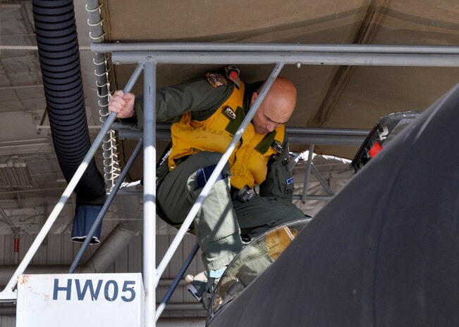 A pilot assigned to Beale Air Force Base, Calif., prepares a U-2 Dragon Lady aircraft for takeoff, Nov. 4, 2015, during U.S. Strategic Command’s (USSTRATCOM) Exercise GLOBAL THUNDER 16. Beale AFB is home to the 9th Reconnaissance Wing, which enhances USSTRATCOM’s intelligence, surveillance and reconnaissance mission by providing mission-ready aircraft to detect and deter strategic threats against the U.S. and its allies in support of the command’s Task Force 204. GLOBAL THUNDER is an annual U.S. Strategic Command training event that assesses command and control functionality in all USSTRATCOM mission areas and affords component commands a venue to evaluate their joint operational readiness. Planning for GLOBAL THUNDER 16 has been under way for more than a year and is based on a notional scenario with fictitious adversaries. One of nine DoD unified combatant commands, USSTRATCOM has global strategic missions, assigned through the Unified Command Plan, which also include strategic deterrence; space operations; cyberspace operations; joint electronic warfare; global strike; missile defense; combating weapons of mass destruction; and analysis and targeting. (U.S. Air Force photo by Staff Sgt. Jeffrey M. Schultze) (U.S. Air Force photo by Staff Sgt. Jeffrey M. Schultze)