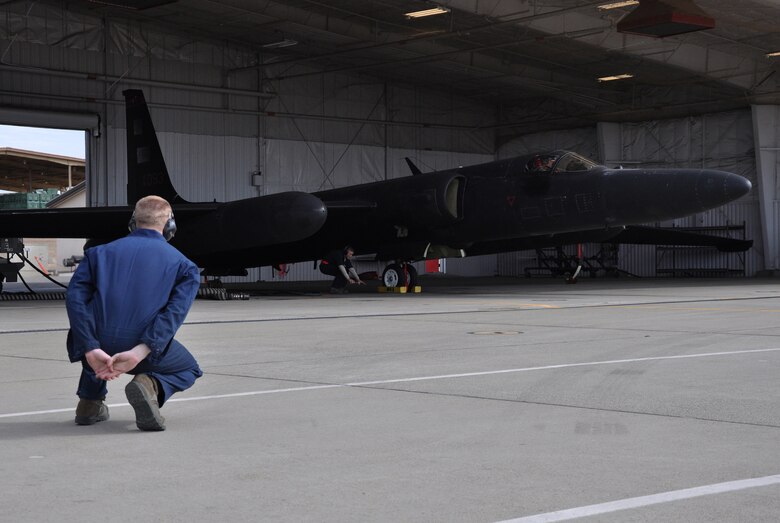 An Airman from the 9th Aircraft Maintenance Squadron at Beale Air Force Base, Calif., prepares a U-2 Dragon Lady for takeoff, Nov. 4, 2015, during U.S. Strategic Command’s (USSTRATCOM) Exercise GLOBAL THUNDER 16. Beale AFB is home to the 9th Reconnaissance Wing, which enhances USSTRATCOM’s intelligence, surveillance and reconnaissance mission by providing mission-ready aircraft to detect and deter strategic threats against the U.S. and its allies in support of the command’s Task Force 204. GLOBAL THUNDER is an annual U.S. Strategic Command training event that assesses command and control functionality in all USSTRATCOM mission areas and affords component commands a venue to evaluate their joint operational readiness. Planning for GLOBAL THUNDER 16 has been under way for more than a year and is based on a notional scenario with fictitious adversaries. One of nine DoD unified combatant commands, USSTRATCOM has global strategic missions, assigned through the Unified Command Plan, which also include strategic deterrence; space operations; cyberspace operations; joint electronic warfare; global strike; missile defense; combating weapons of mass destruction; and analysis and targeting. (U.S. Air Force photo by Staff Sgt. Jeffrey M. Schultze)