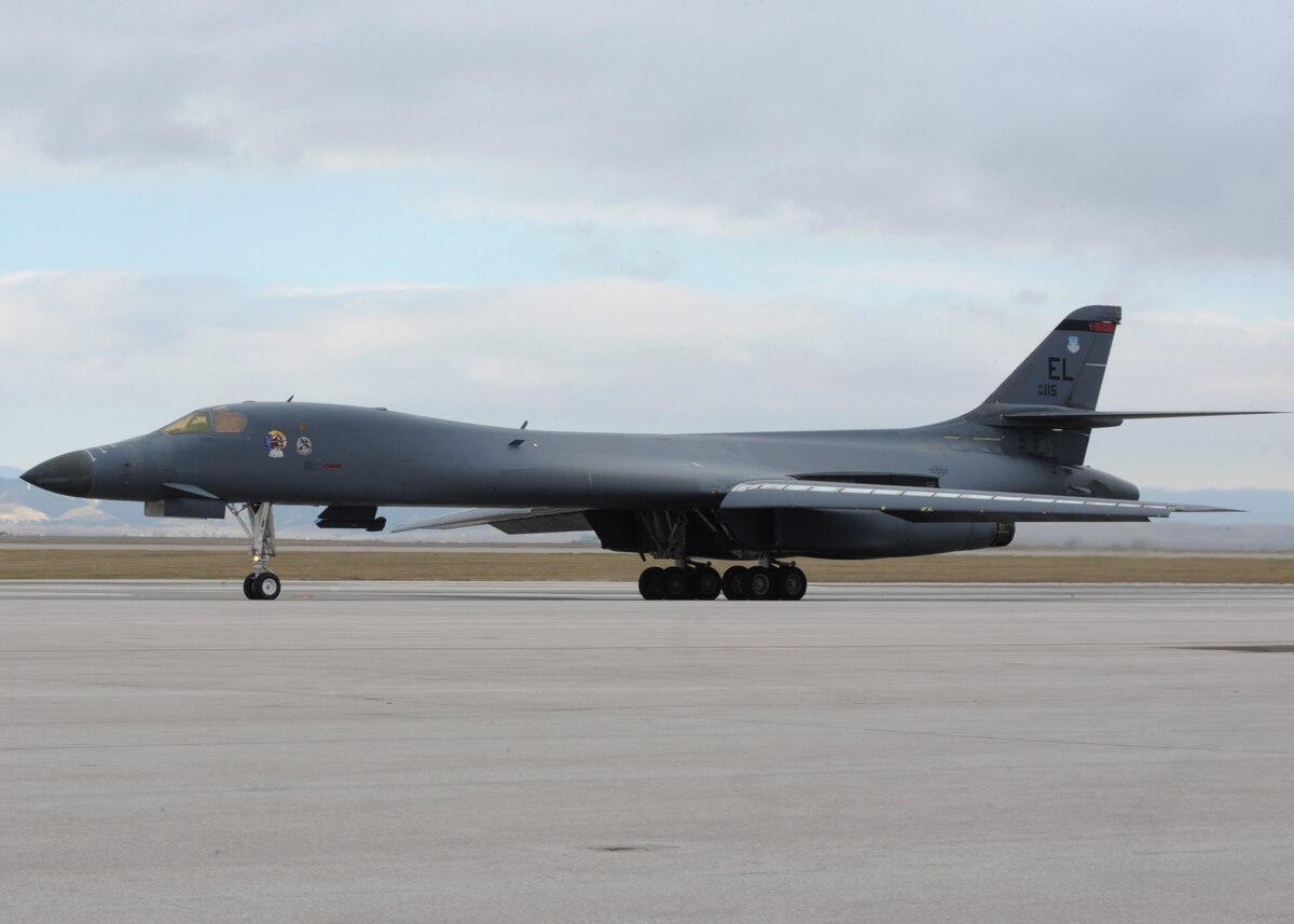 【年間ランキング6年連続受賞】 launches Squadron Bomb 34th Combat exercise Hammer その他
