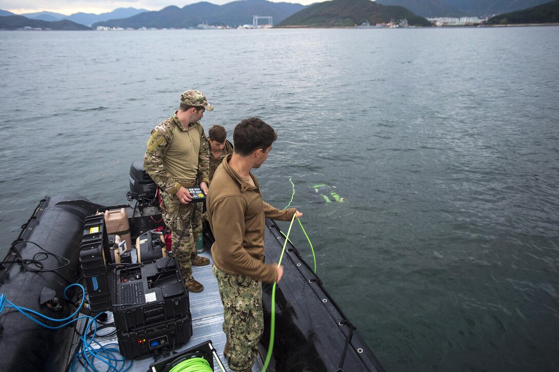 U.S. sailors conduct unmanned underwater vehicle sonar searches during Clear Horizon 2015 on Commander Fleet Activities Chinhae, South Korea, Nov. 9, 2015. U.S. Navy photo by Petty Officer 2nd Class Daniel Rolston