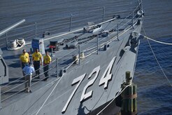 Sailors assigned to Naval Nuclear Power Training Command on Joint Base Charleston Weapons Station volunteer aboard USS LAFFEY (DD-724) at Patriot’s Pointe Naval and Maritime Museum in Mount Pleasant, S.C., Nov. 13, 2015. More than 3,500 NNPTC staff and students volunteered time during the 2015 Trident United Way Day of Caring. (U.S. Navy photo by Mass Communication Specialist 2nd Class Jason Pastrick / Released)