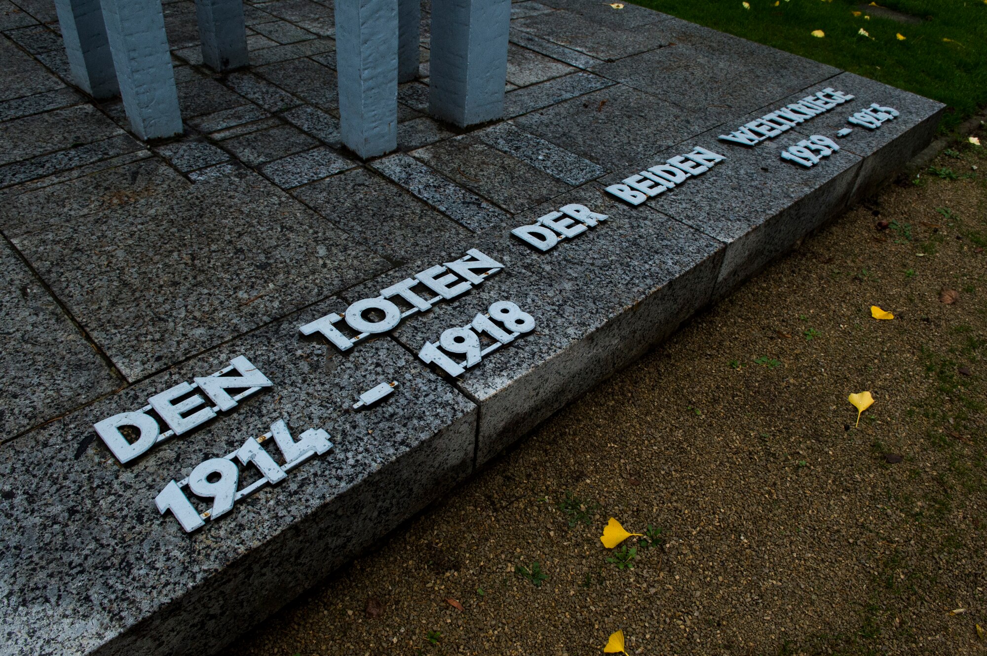 A German memorial reads, ‘The dead of the two world wars,’ at a cemetery in Trier, Germany, Nov. 15, 2015. The memorial was the location of a ceremony for Germany’s National Mourning Day. (U.S. Air Force photo by Airman 1st Class Luke Kitterman/Released)