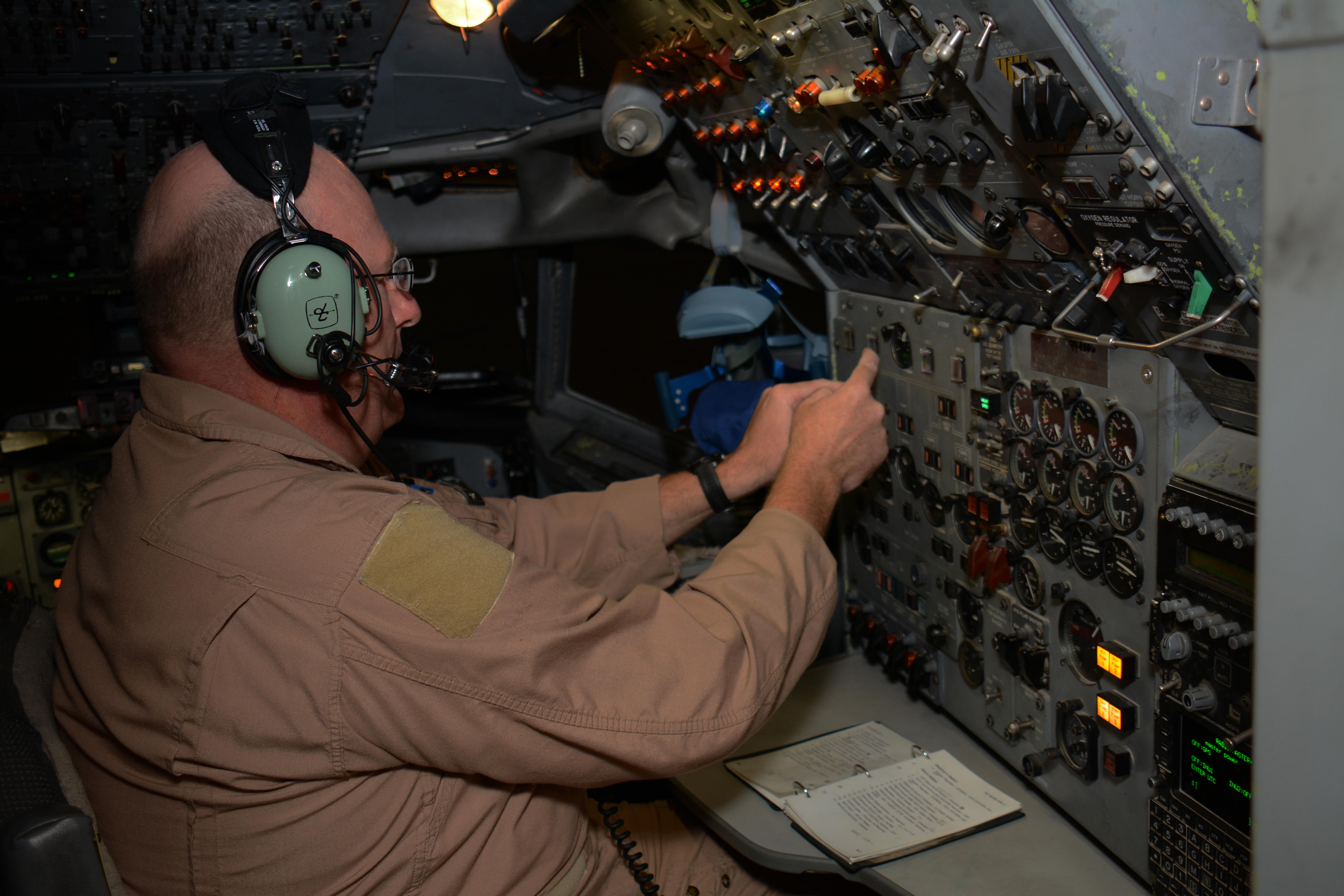 Recordsetting flight engineer plans to retire > U.S. Air Forces