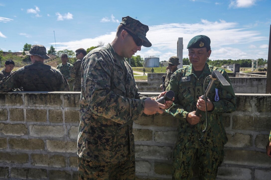 TUTONG, Brunei (Nov. 11, 2015) U.S. Marine Gunnery Sgt. Kevin Homestead, left, shows  Royal Brunei Land Force Brig. Gen. Pengiran Dato Seri Pahlawan Aminan Bin Pengiran Haji Mahmud different breaching tools during Combined Afloat Readiness and Training - Brunei 2015.  Homestead is a platoon sergeant with the 15th Marine Expeditionary Unit’s Force Reconnaissance Detachment.  Brig. Gen. Aminan is the Chief of the Army for the Royal Brunei Land Force. Elements of the 15th MEU Marines are ashore in Brunei to perform day and night training in an urban environment and to enhance interoperability and partnership between the U.S. and Brunei. The 15th MEU is currently deployed in the Indo-Asia-Pacific region to promote regional stability and security in the U.S. 7th Fleet area of operations. (U.S. Marine Corps photo by Sgt. Jamean Berry/Released)