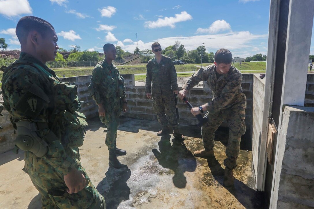 TUTONG, Brunei (Nov. 11, 2015) U.S. Marine Sgt. Nathaniel Houck shares breaching techniques with soldiers from 3rd Battalion, Royal Brunei Land Forces during Combined Afloat Readiness and Training -  Brunei 2015.  Houck is a breacher with the 15th Marine Expeditionary Unit’s Force Reconnaissance Detachment. Elements of the 15th MEU Marines are ashore in Brunei to perform day and night training in an urban environment and to enhance interoperability and partnership between the U.S. and Brunei. The 15th MEU is currently deployed in the Indo-Asia-Pacific region to promote regional stability and security in the U.S. 7th Fleet area of operations. (U.S. Marine Corps photo by Sgt. Jamean Berry/Released)