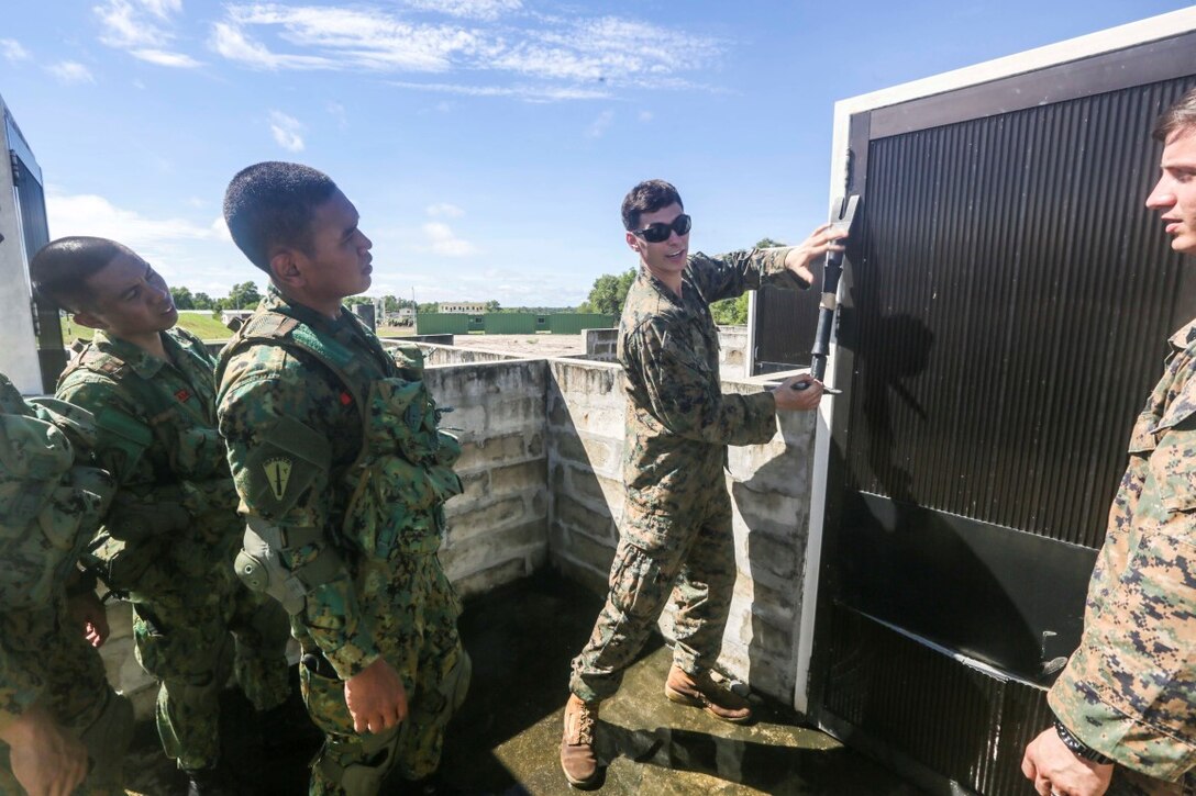TUTONG, Brunei (Nov. 11, 2015) U.S. Marine Cpl. Kyle Black shares breaching techniques with soldiers from 3rd Battalion, Royal Brunei Land Forces during Combined Afloat Readiness and Training -  Brunei 2015. Black is a team breacher with the 15th Marine Expeditionary Unit’s Force Reconnaissance Detachment. Elements of the 15th MEU Marines are ashore in Brunei to perform day and night training in an urban environment and to enhance interoperability and partnership between the U.S. and Brunei. The 15th MEU is currently deployed in the Indo-Asia-Pacific region to promote regional stability and security in the U.S. 7th Fleet area of operations. (U.S. Marine Corps photo by Sgt. Jamean Berry/Released)