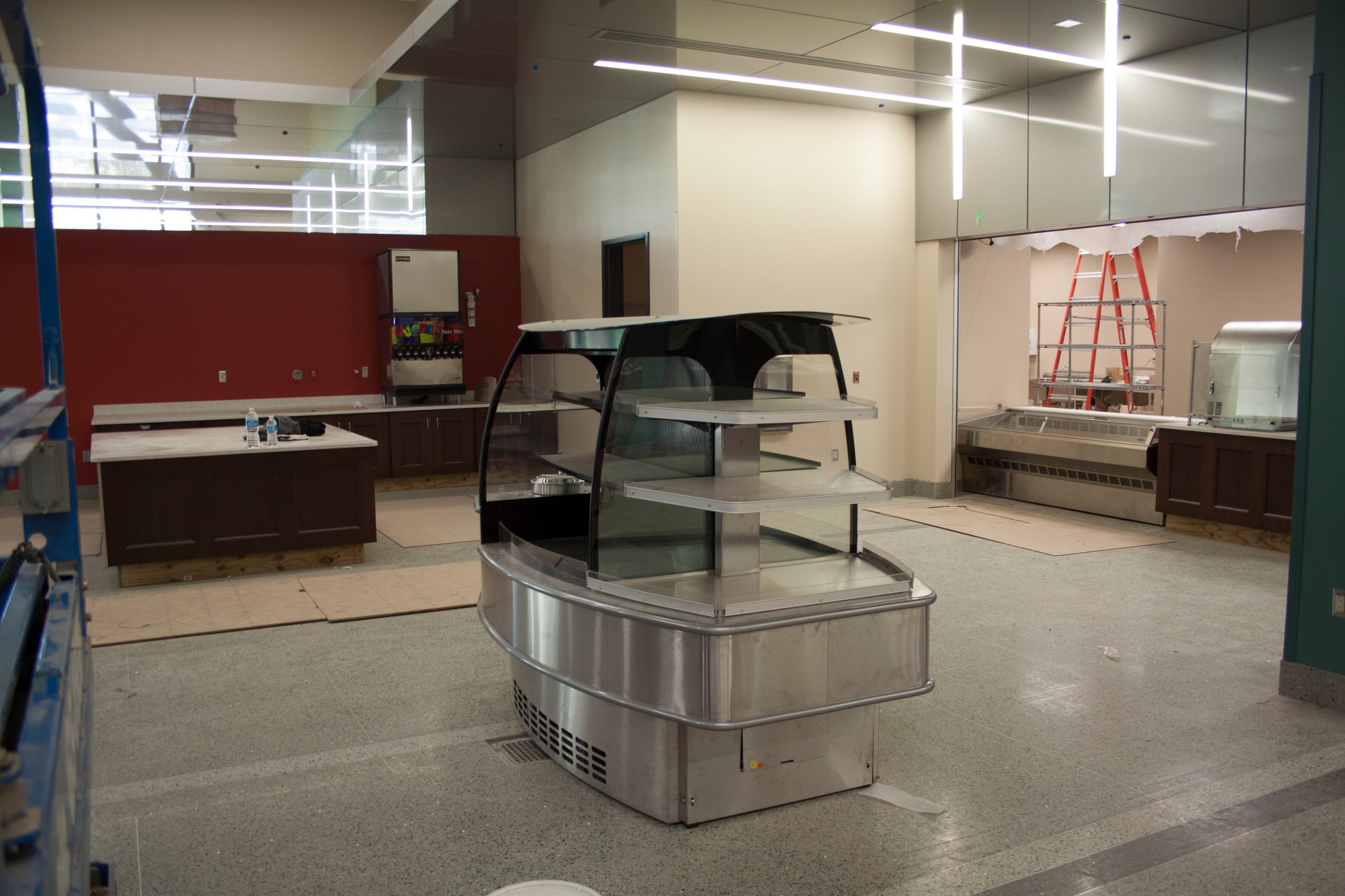 DLA Director tours new DLA Distribution Headquarters building