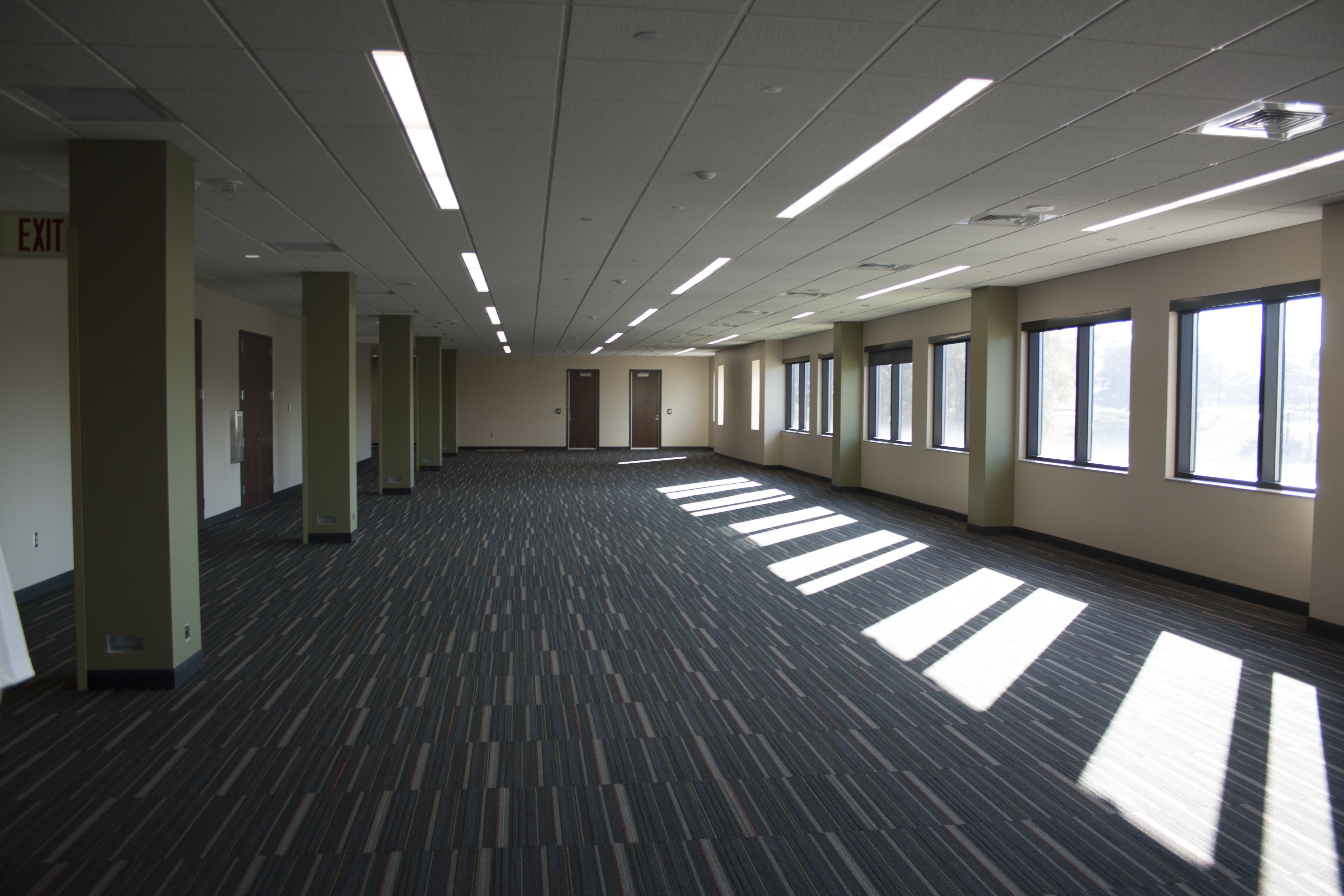 DLA Director tours new DLA Distribution Headquarters building