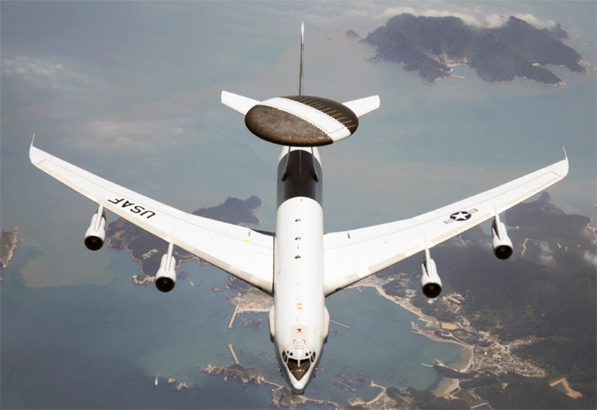 An E-3G “Sentrry” Airborne Warning and Control System aircraft patrols the skies over the U.S. on a recent homeland defense mission. (U.S. Air Force photo)