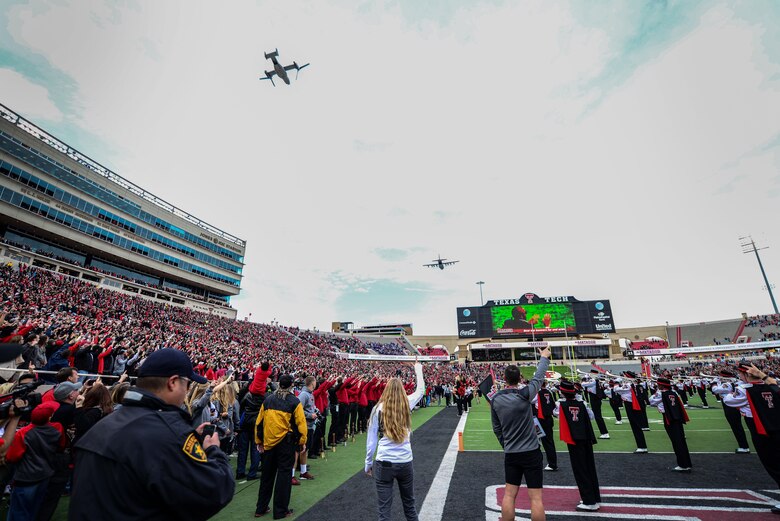 Texas Tech game brings community and Air Commandos together > Cannon