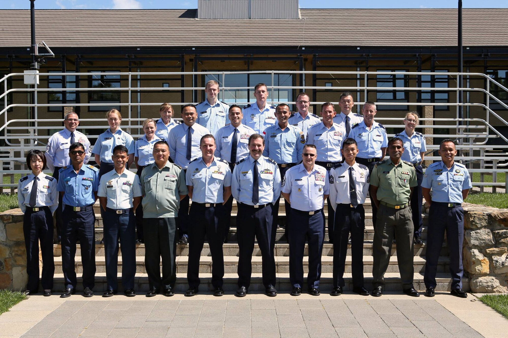 Pacific Rim Junior Enlisted Leadership Forum participants take a group photo with senior leadership at the Australian Defence College Canberra, Australia, Sept. 29, 2015. The forum allowed participants to share experiences concerning leadership and fundamentals of air power across the Pacific. (Courtesy photo)