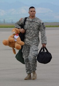 U.S. Army Staff Sgt. Marcos DeJesus, Joint Security Forces member, Soto Cano Air Base, Honduras, boards a C-130H Hercules during his redeployment to Puerto Rico, Nov. 19, 2015, after completing a deployment in Honduras. The JSF members were stationed in Honduras for nine months before swapping out with a new unit. (U.S. Air Force photo by Martin Chahin/Released)