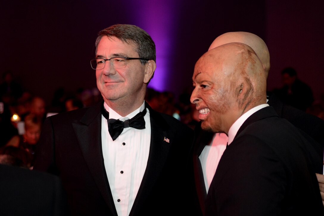 Secretary of Defense Ash Carter poses for a photo with J.R. Martinez during the Red Cross “A Salute to Service Gala” event at the Hilton Hotel in McLean, Va., Nov. 20, 2015. Martinez is an actor, best-selling author, motivational speaker, advocate and wounded U.S. Army veteran. Carter received a lifetime service award from the organization. U.S. Army Photo by Sgt. Jose A. Torres Jr.