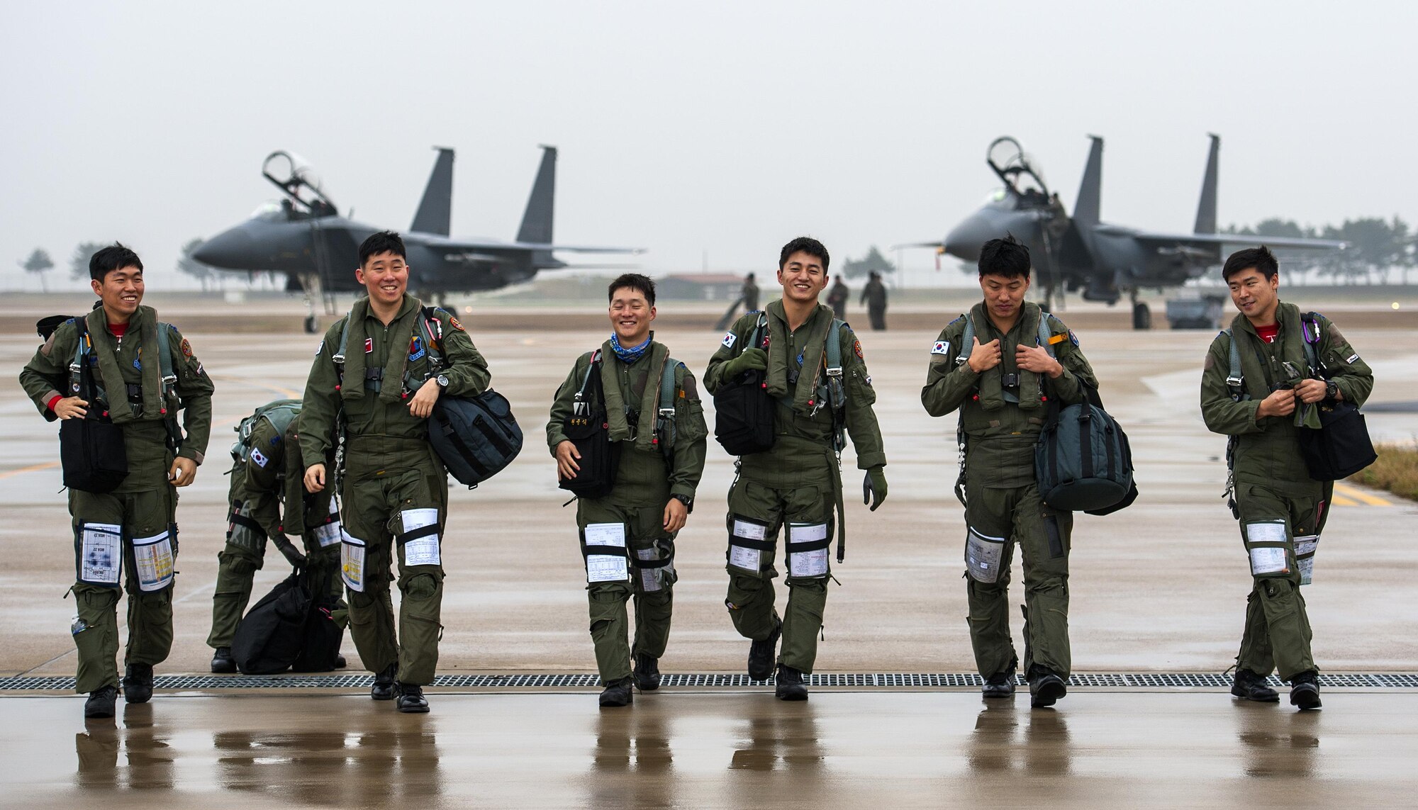 F-15K Slam Eagle pilots from the Republic of Korea air force 11th Fighter Wing, Daegu, share a laugh during Buddy Wing 15-7 at Kunsan Air Base, Republic of Korea, Nov. 17, 2015. During the five-day exercise, pilots from the 8th Fighter Wing exchanged tactics and procedures with their ROKAF counterparts. (U.S. Air Force photo by Staff Sgt. Nick Wilson/Released)   
