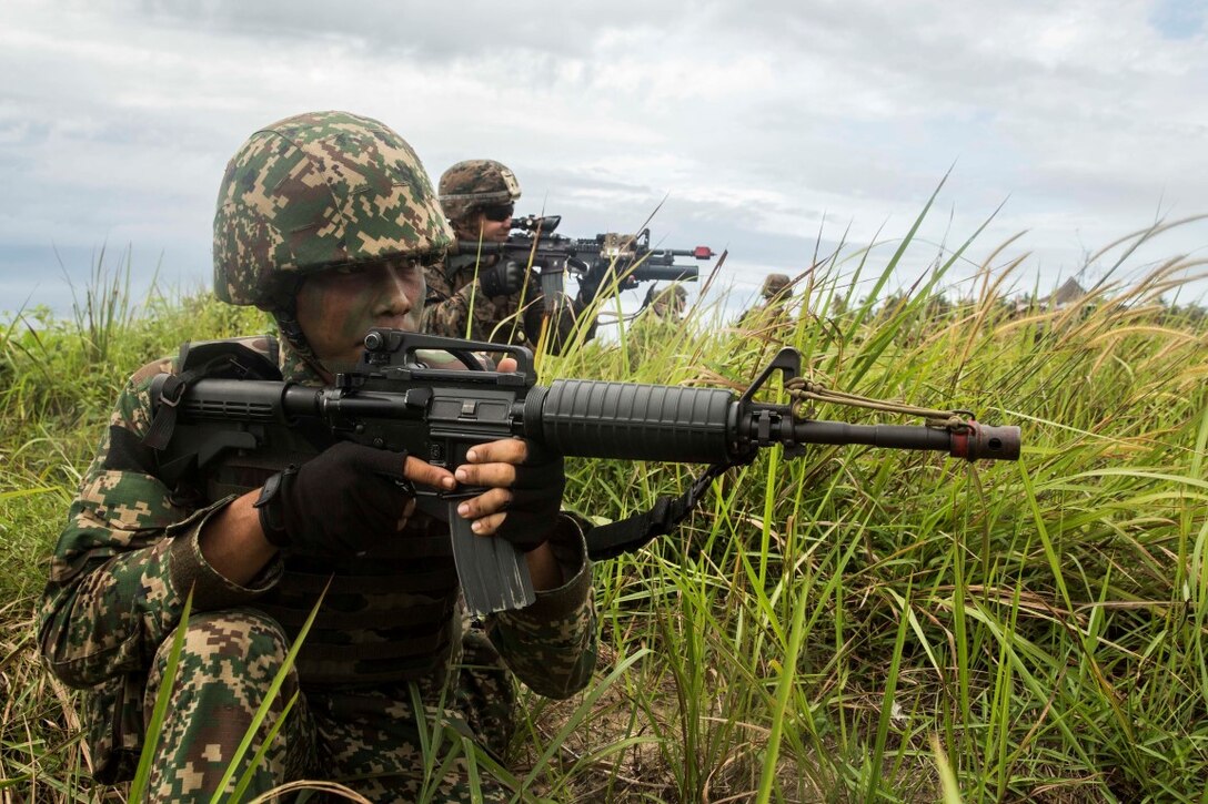 TANDUO BEACH, Malaysia (Nov. 13, 2015) U.S. Marines with Kilo Company, Battalion Landing Team 3rd Battalion, 1st Marine Regiment, 15th Marine Expeditionary Unit, and Malaysian soldiers begin an amphibious beach assault during Malaysia-United States Amphibious Exercise 2015. During the culminating event, Malaysian soldiers alongside Marines assaulted the beach using tactics learned throughout MALUS AMPHEX 15. The purpose of the exercise was to strengthen military cooperation in the planning and execution of amphibious operations between Malaysian armed forces and U.S. Marines. The 15th MEU is currently deployed in the Indo-Asia-Pacific region to promote regional stability and security in the U.S. 7th Fleet area of operations. (U.S. Marine Corps photo by Sgt. Emmanuel Ramos/Released)