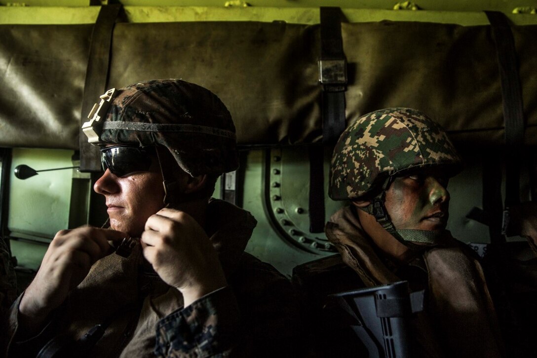 TANDUO BEACH, Malaysia (Nov. 13, 2015) U.S. Marine Cpl. Justin Saafield and a Malaysian soldier prepare to start an amphibious beach assault during Exercise Malaysia-United States Amphibious Exercise 2015. Saafield is an assault team leader with Kilo Company, Battalion Landing Team 3rd Battalion, 1st Marine Regiment, 15th Marine Expeditionary Unit. During the culminating event, Malaysian soldiers alongside Marines assaulted the beach using tactics learned throughout MALUS AMPHEX 15. The purpose of the exercise was to strengthen military cooperation in the planning and execution of amphibious operations between Malaysian armed forces and U.S. Marines. The 15th MEU is currently deployed in the Indo-Asia-Pacific region to promote regional stability and security in the U.S. 7th Fleet area of operations. (U.S. Marine Corps photo by Sgt. Emmanuel Ramos/Released)