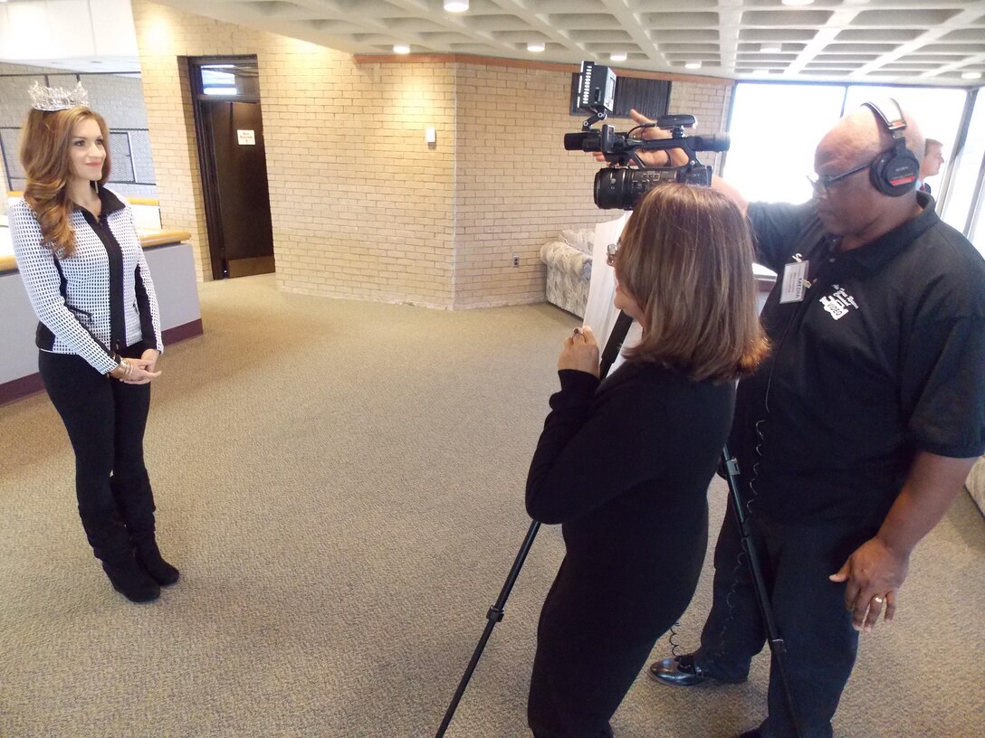 Betty Cantrell, Miss America 2016, expresses gratitude to Citizen Airmen during her homecoming celebration in Warner Robins, Georgia, Nov. 14, 2015. (U.S. Air Force photo by Robert Helton)