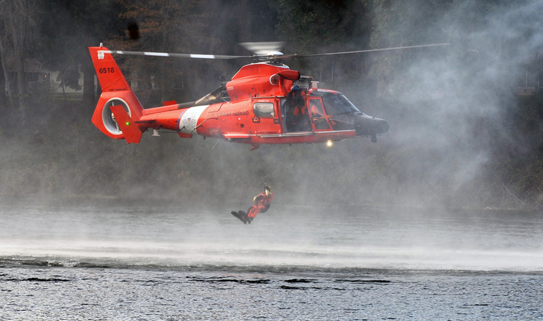 A U.S. Coast Guardsmen drops into waters during extraction training as part of the Disaster Management Exchange event on Joint Base Lewis-McChord, Wash., Nov. 20, 2015. The DME is a U.S. Pacific-hosted exchange focused on providing international humanitarian assistance and disaster relief to countries in the Indo-Pacific that could be affected by natural disasters