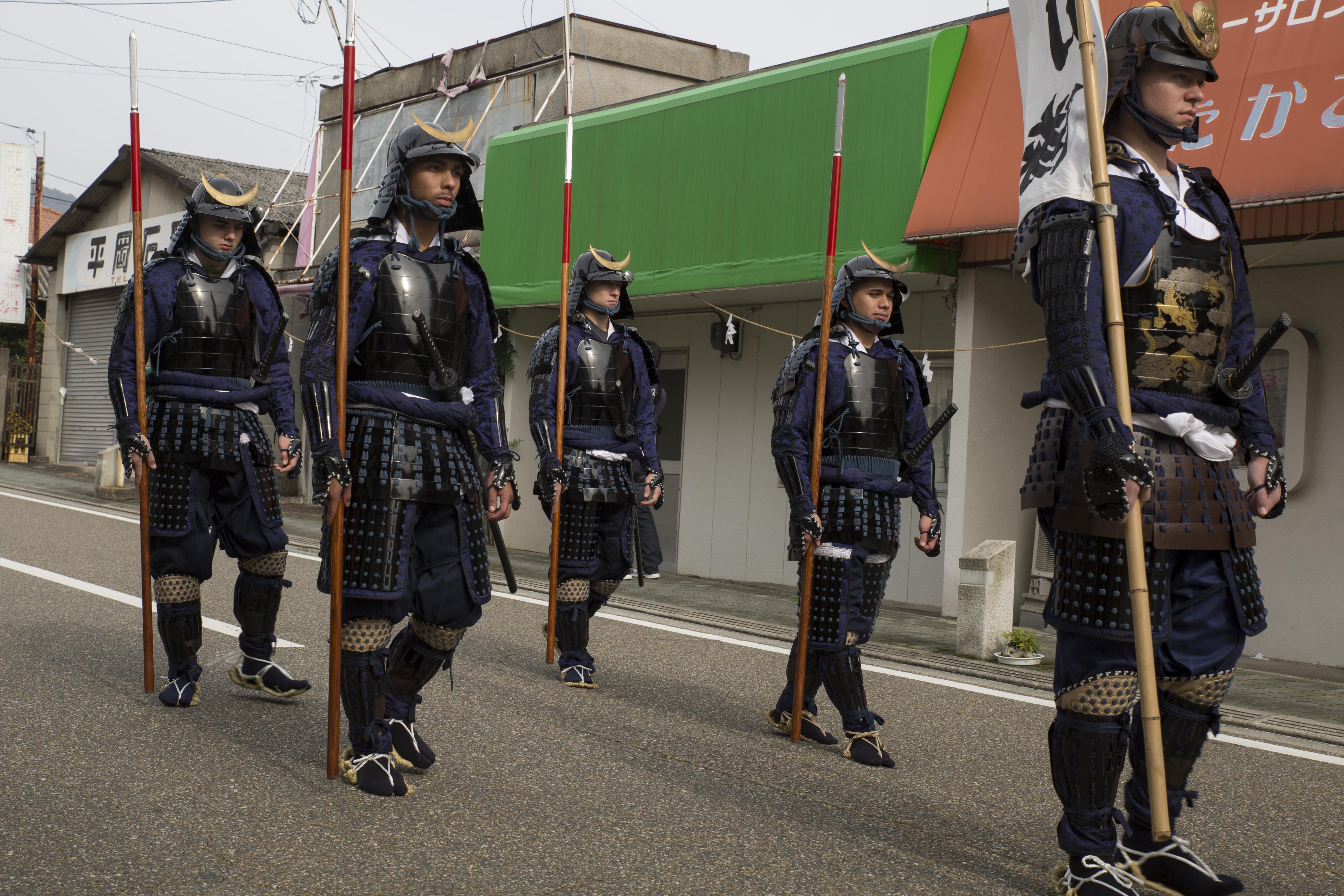伝統行事に参加する甲冑姿の海兵隊員 Marine Corps Air Station Iwakuni Japanese ニュース