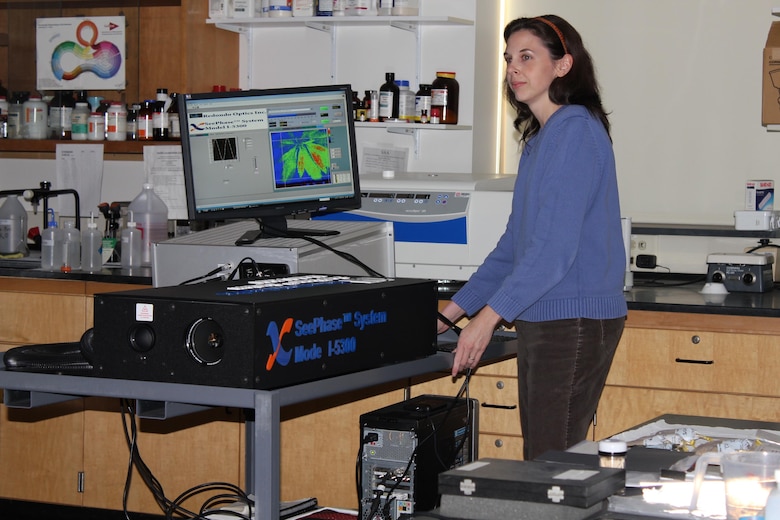 Dr. Jean Nelson of ERDC-GRL using the SeePhase fluorescence lifetime remote imaging system.
