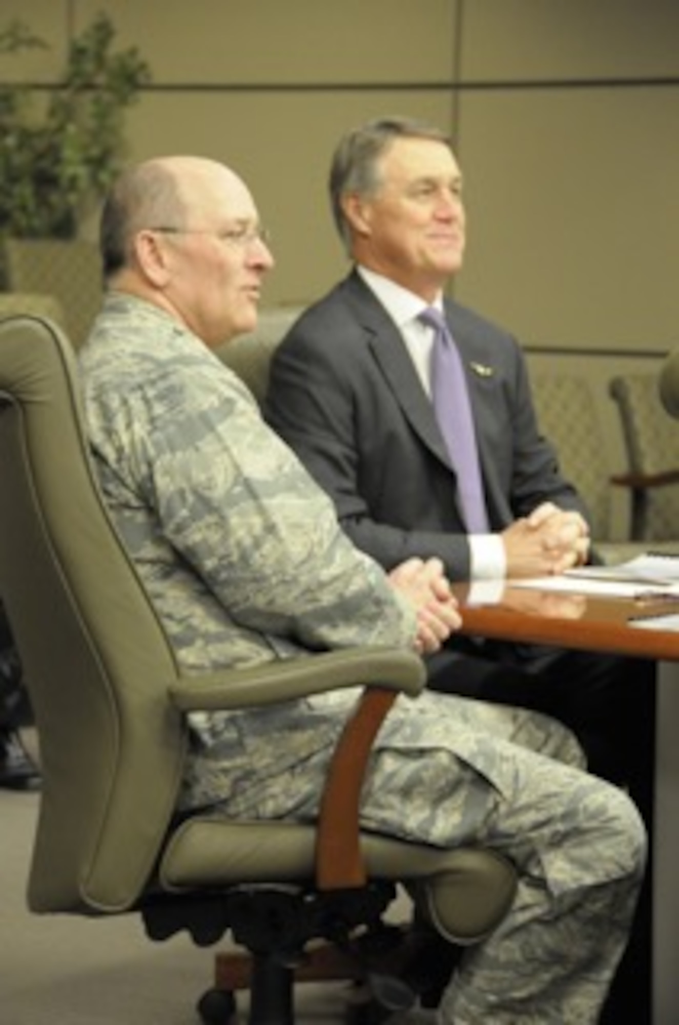 Lt. Gen. James Jackson, chief of Air Force Reserve, Headquarters U.S. Air Force, Washington, D.C., and Air Force Reserve Command commander, briefs U.S. Senator David Perdue, (R) Georgia, about AFRC's mission, at Robins Air Force Base, Georgia, Nov. 24, 2015. (U.S. Air Force photo by Robert Helton/RELEASED)