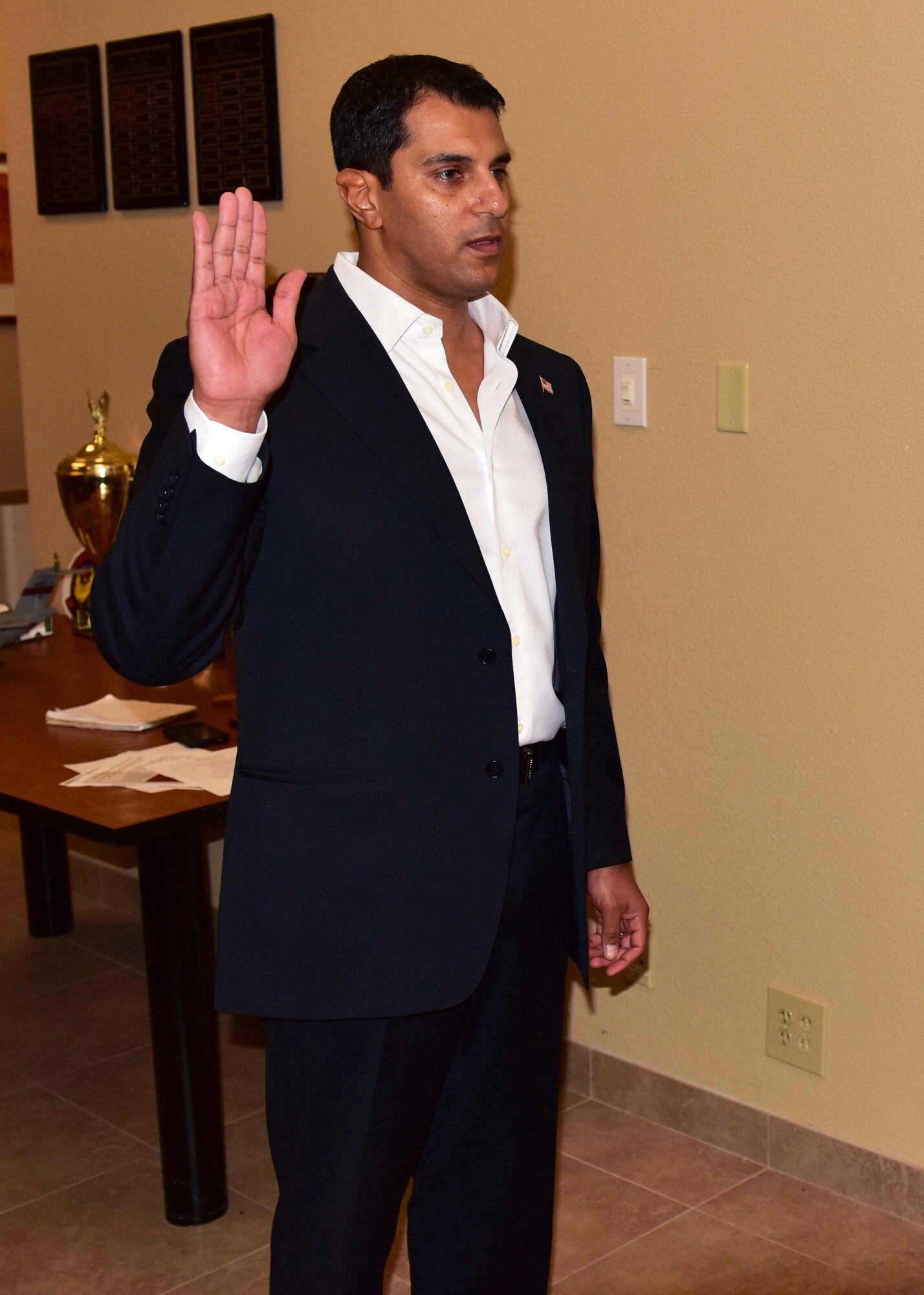 Dr. John Beshai, Arizona Mayo Clinic cardiologist and senior associate consultant, raises his right hand during the Oath of Office ceremony Oct. 24, at Luke Air Force Base, Ariz. (U.S. Air Force photo taken by Tech. Sgt. Louis Vega Jr.)