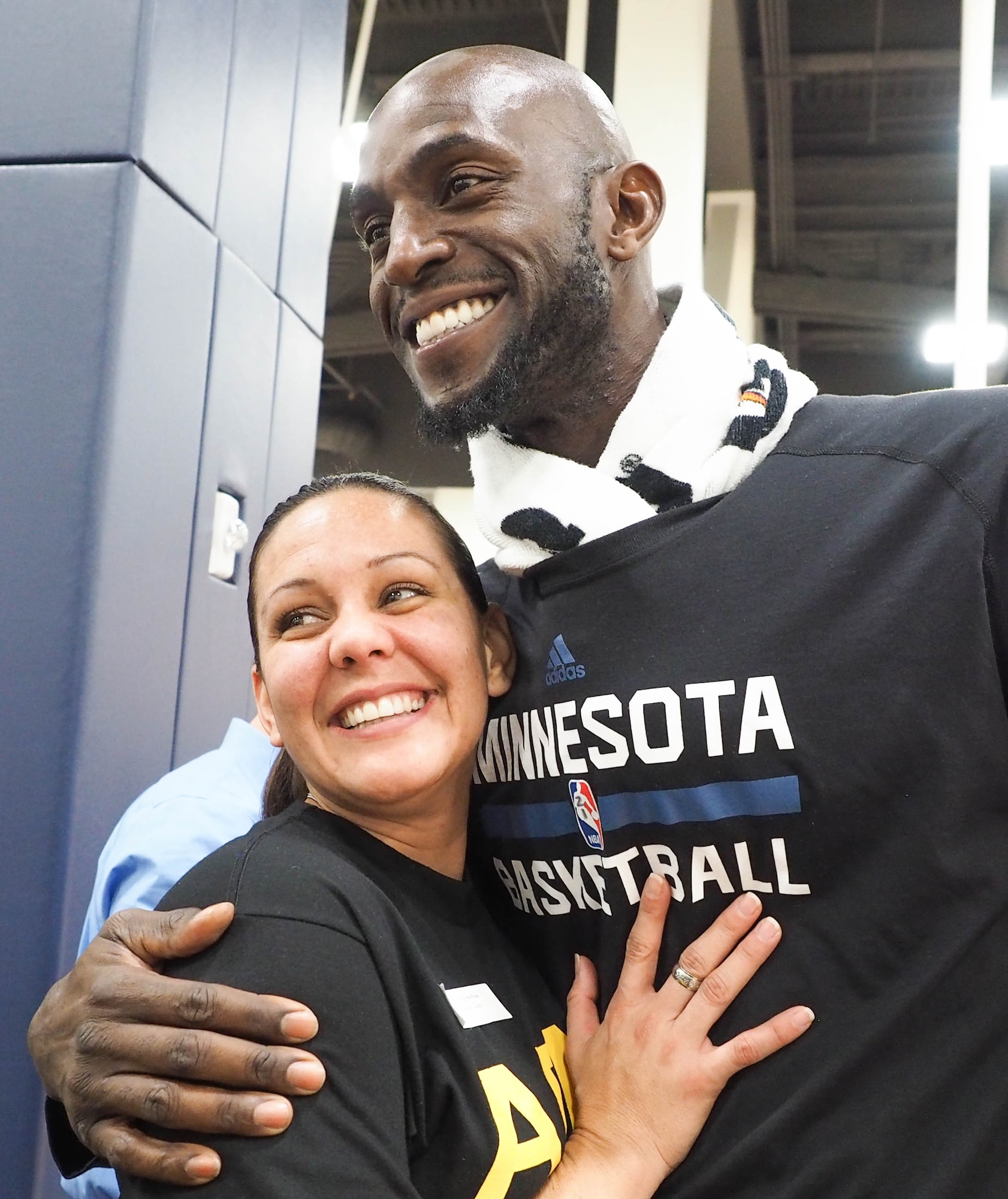 Timberwolves Power Forward/Center Kevin Garnett visits with military members during the open practice. (Air Force Photo/Paul Zadach)