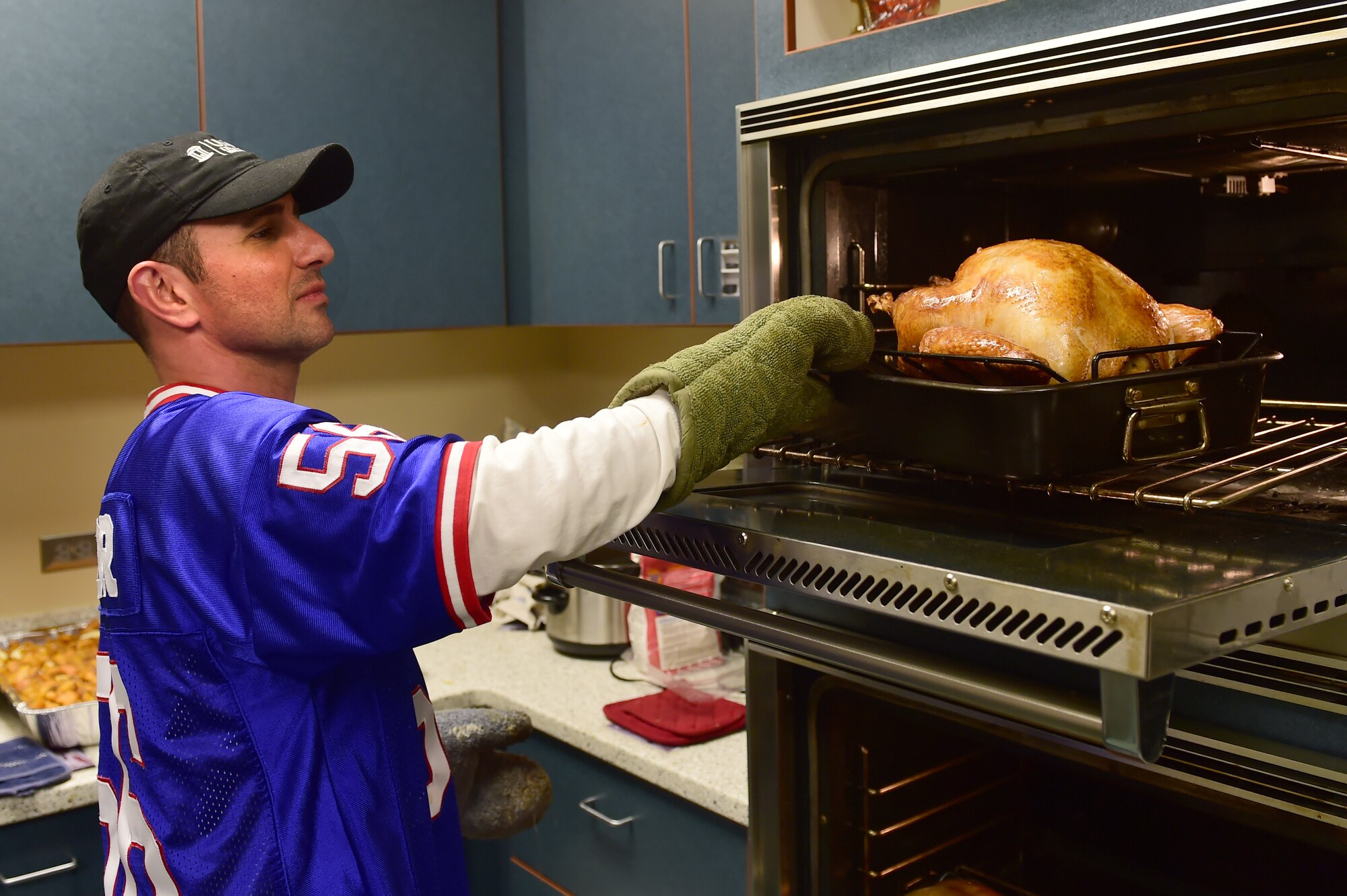 Chief Master Sgt. Brian Kruzelnick, 460th Space Wing command chief, prepares a turkey to be served to members of Buckley AFB Nov. 26, 2015, on Buckley Air Force Base, Colo. Buckley AFB leadership, along with the Buckley Spouses Group and the Buckley First Sergeants Council, organized and served members of Buckley AFB who didn’t have a place to go on Thanksgiving. (U.S. Air Force photo by Airman 1st Class Luke W. Nowakowski/Released)