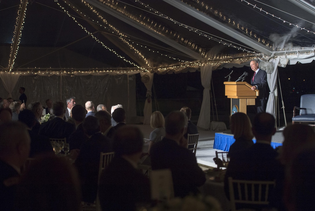 Klaus Schwab, founder and Executive Chairman of the World Economic Forum introduces Defense Secretary Ash Carter as the guest speaker during the World Economic Forum dinner at the Pentagon, Sept. 30, 2015. DoD photo by Air Force Senior Master Sgt. Adrian Cadiz