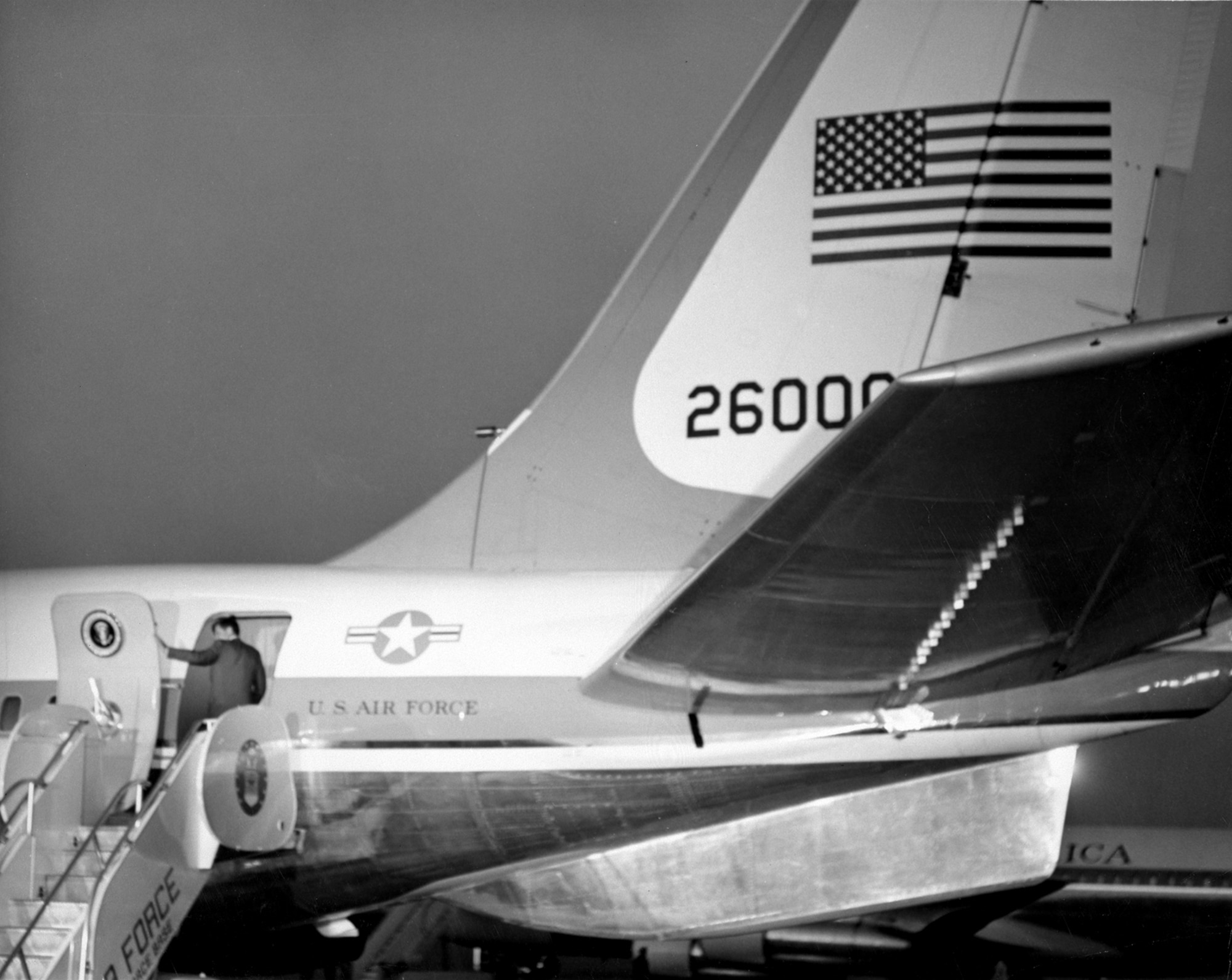 President John Kennedy boarding SAM 26000 on his fateful trip to Dallas, Texas, in 1963. (U.S. Air Force photo)