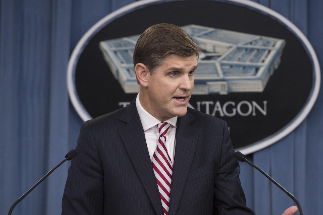 Pentagon Press Secretary Peter Cook conducts a press briefing with reporters at the Pentagon, Oct. 1, 2015. DoD photo by Senior Master Sgt. Adrian Cadiz
