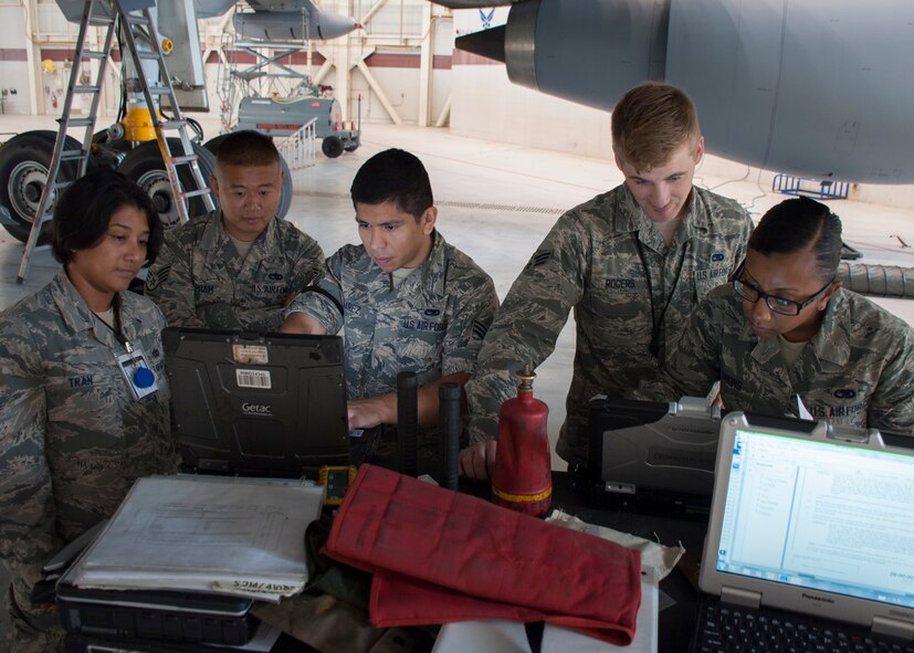 TRAVIS AIR FORCE BASE, Calif. -- Citizen AIrmen and Citizen Soldiers sharpened their skills during the 349th Air Mobility Wing's latest Air Force Specialty Code training weekend Sept. 26, 2015 at Travis Air Force Base, Calif. Held periodically throughout the year, AFSC training weekends provide Reservists hands-on qualification and proficiency training. (U.S. Air Force photo/Master Sgt. Rachel Martinez/Released)